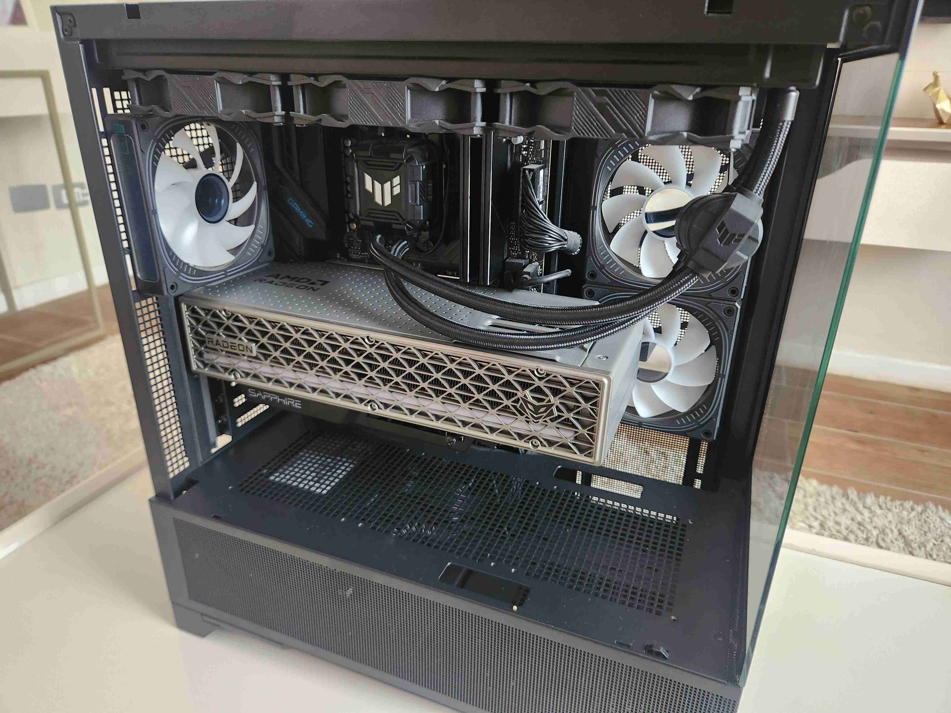 PC Gamer Gama Alta Ryzen 7800x3D 9070 XT 32GB RAM - miniatura 4