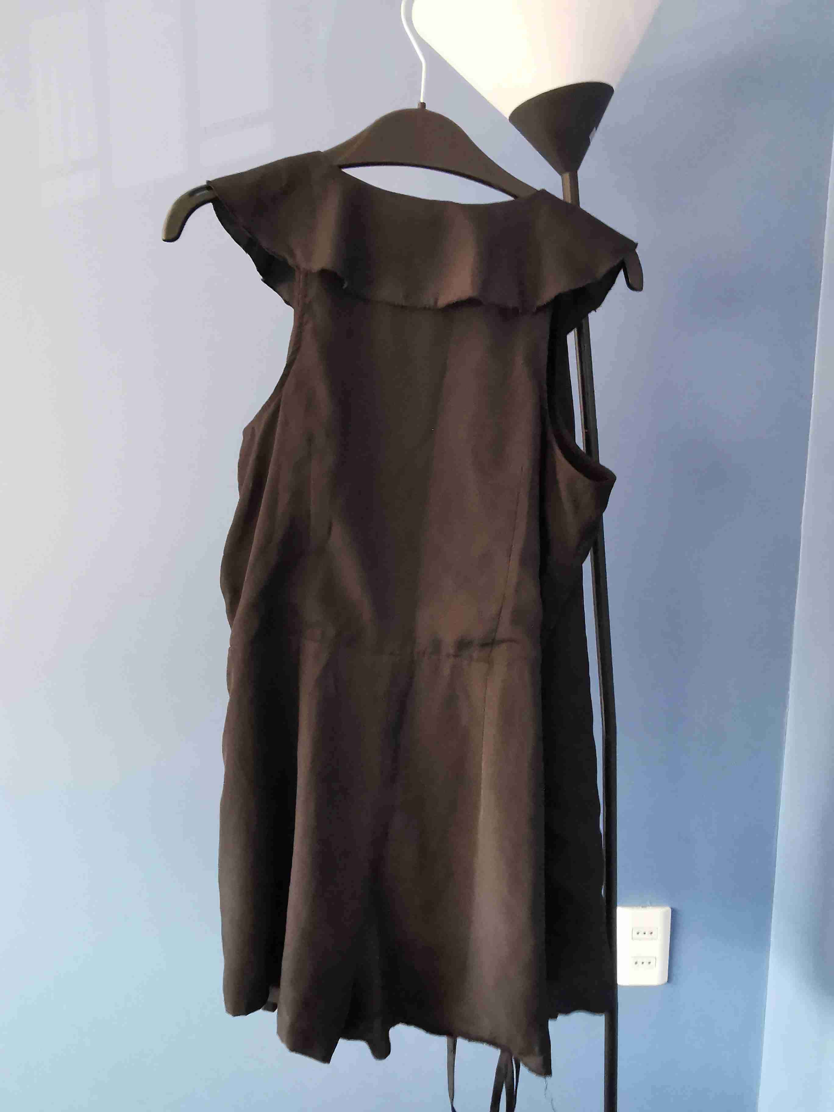 Enterito negro con volantes - miniatura 2