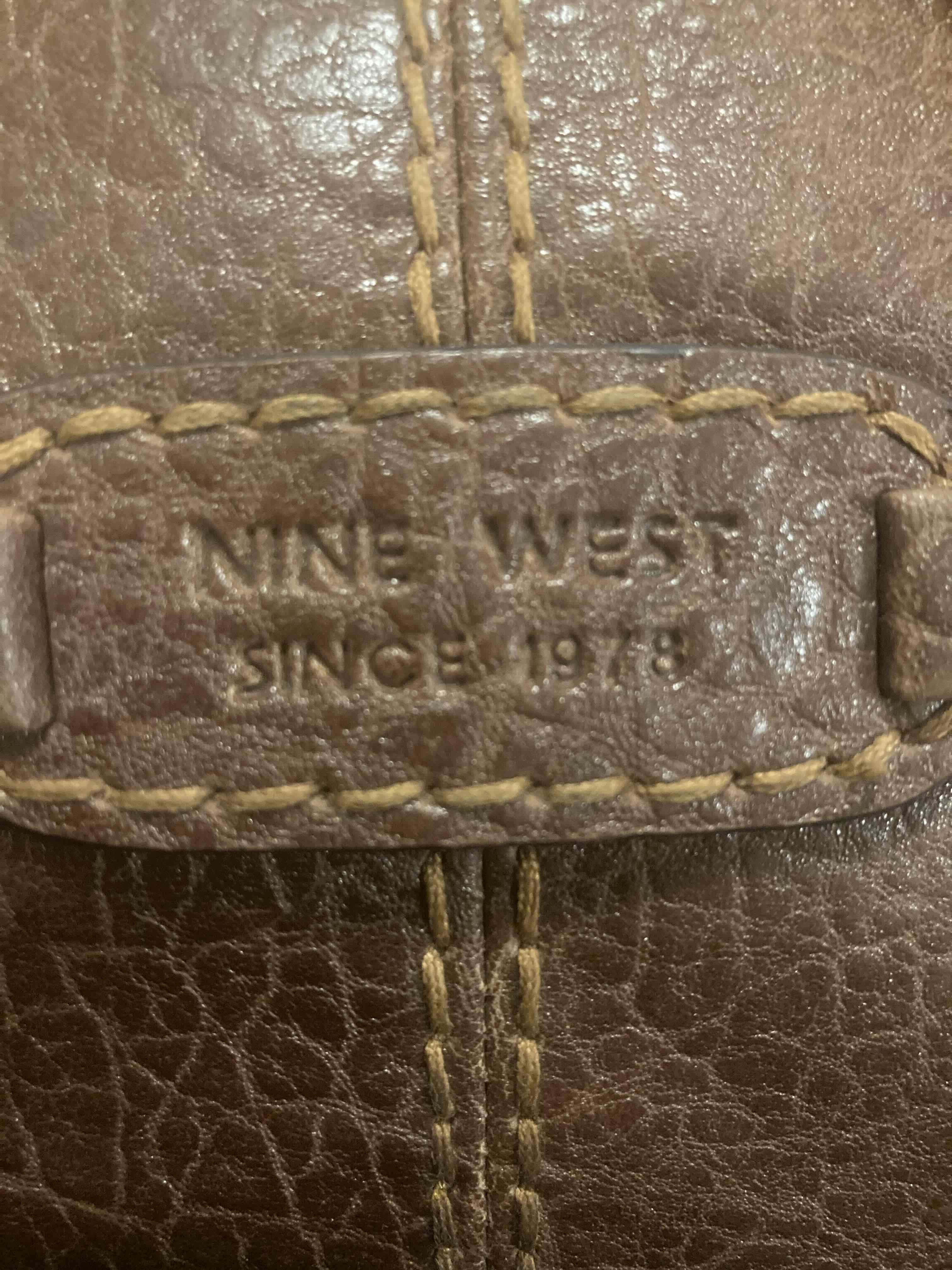 Bolso grande marrón con correas Nine west - 3