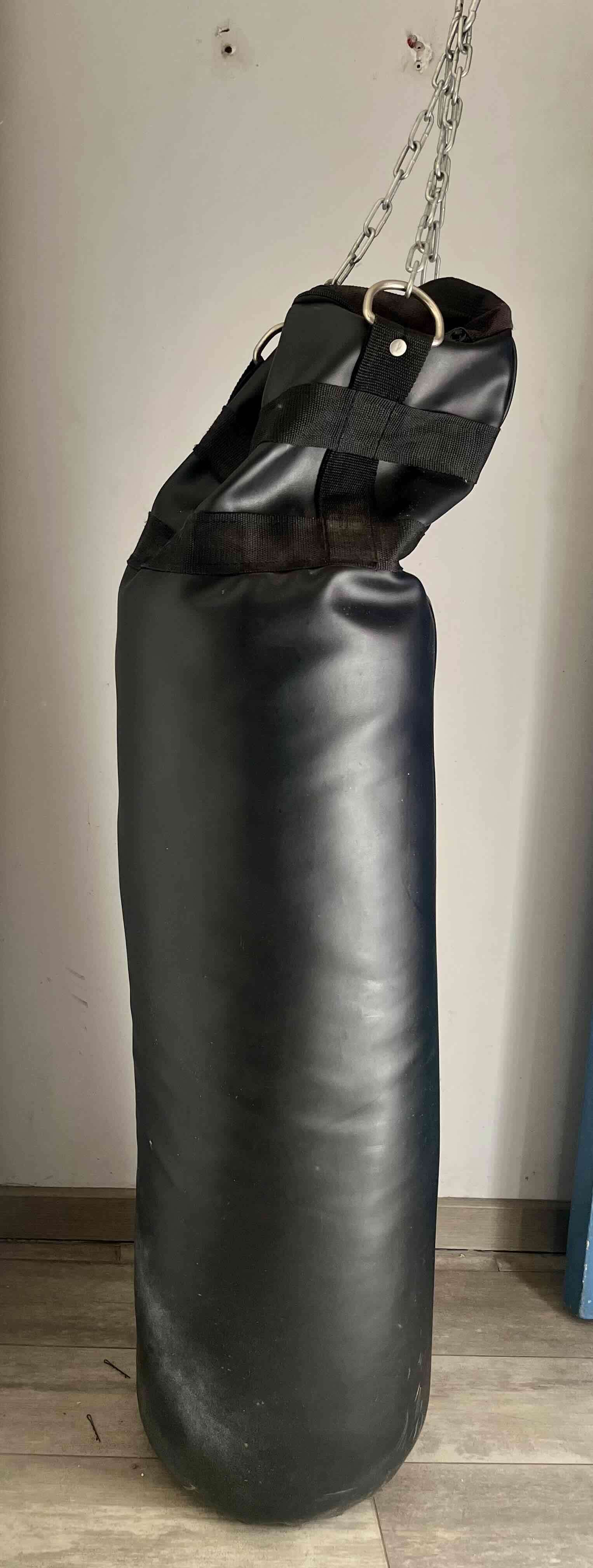 Saco de boxeo negro con cadenas - miniatura 2