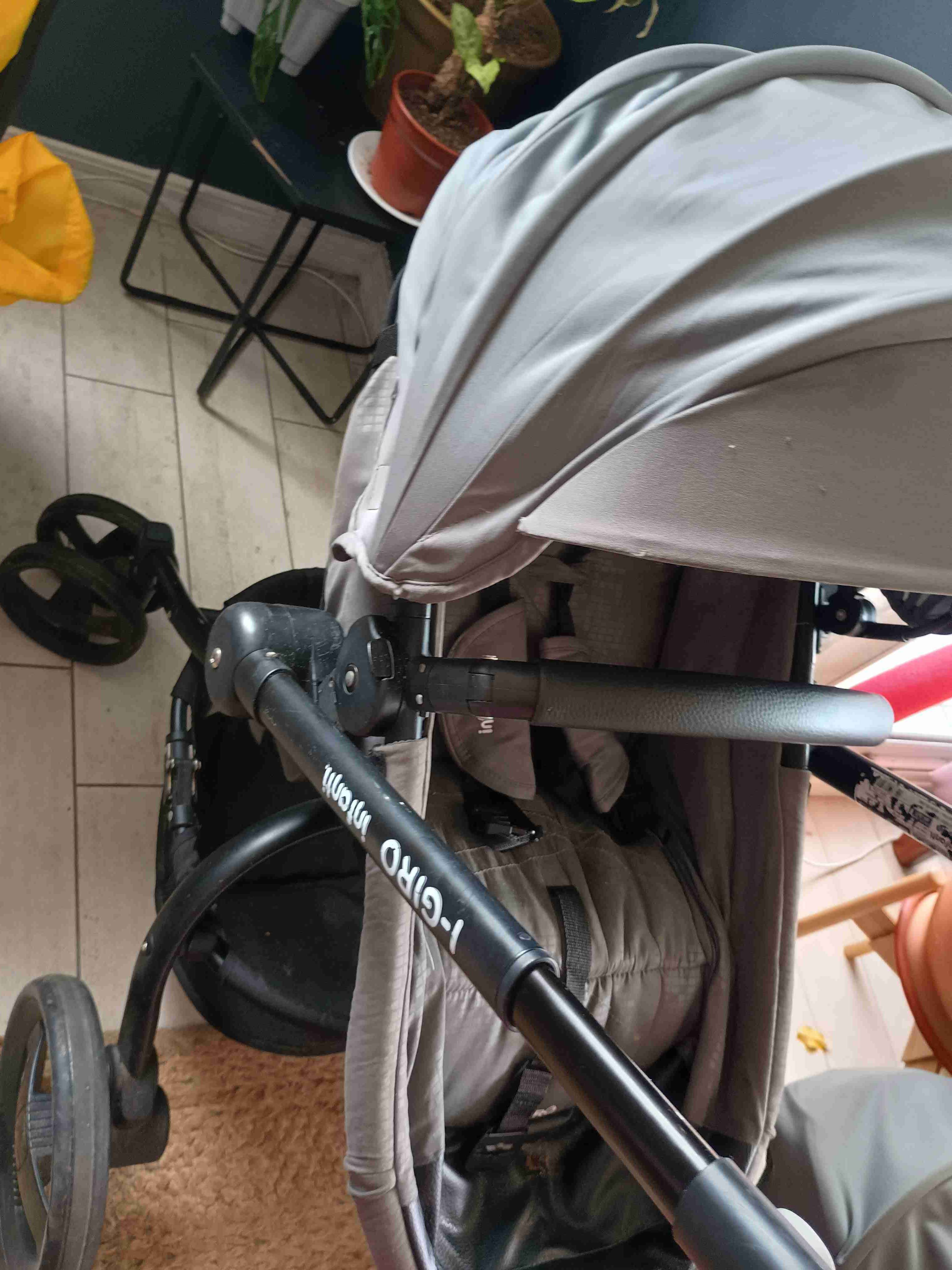 Coche de bebé gris - 1
