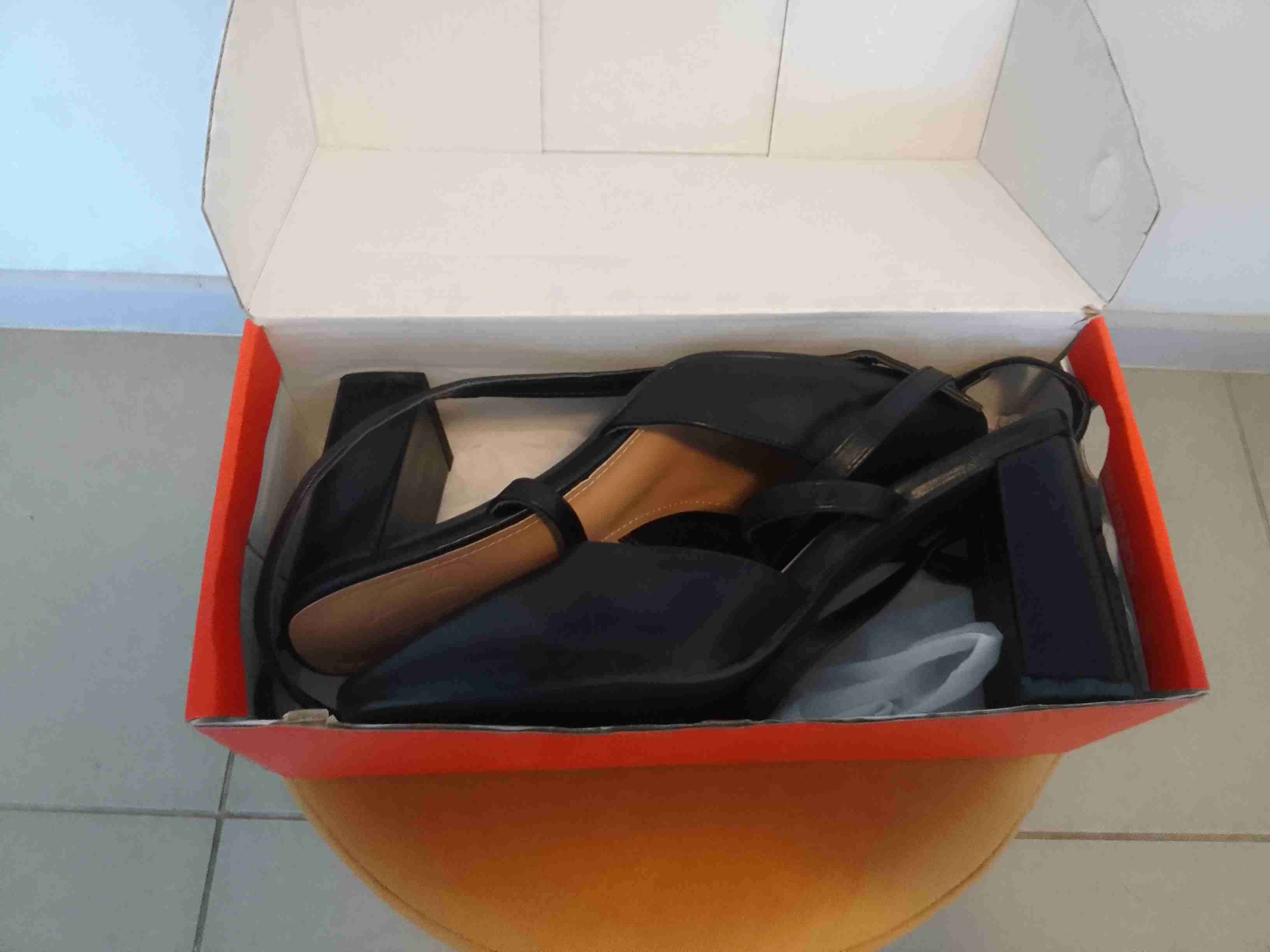 Zapatos de tacón negros elegantes - miniatura 3