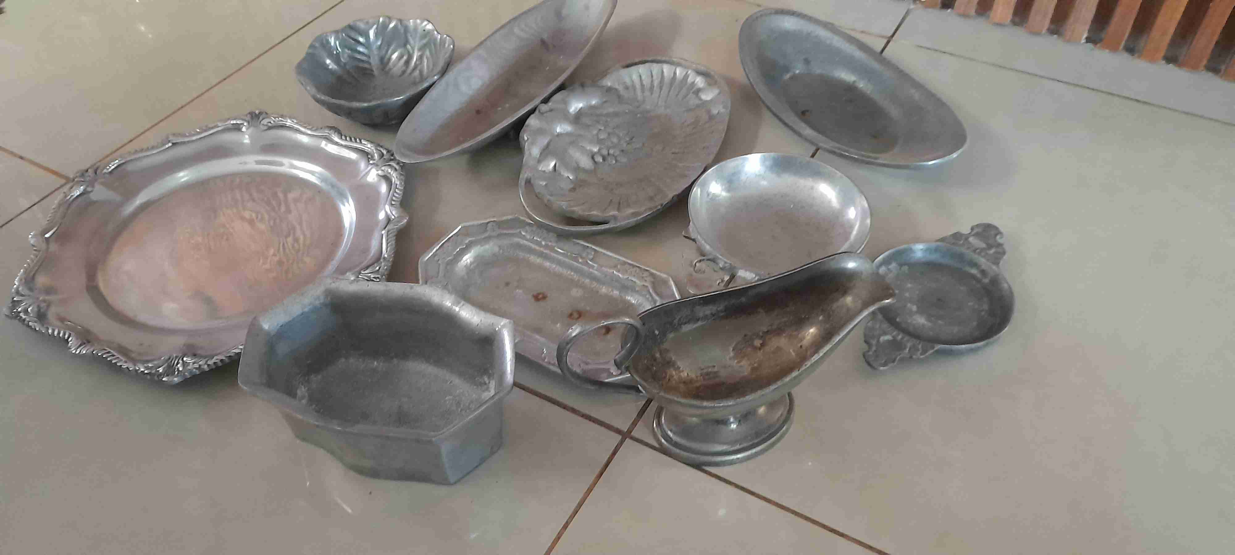 Lote de bandejas metálicas antiguas - miniatura 1