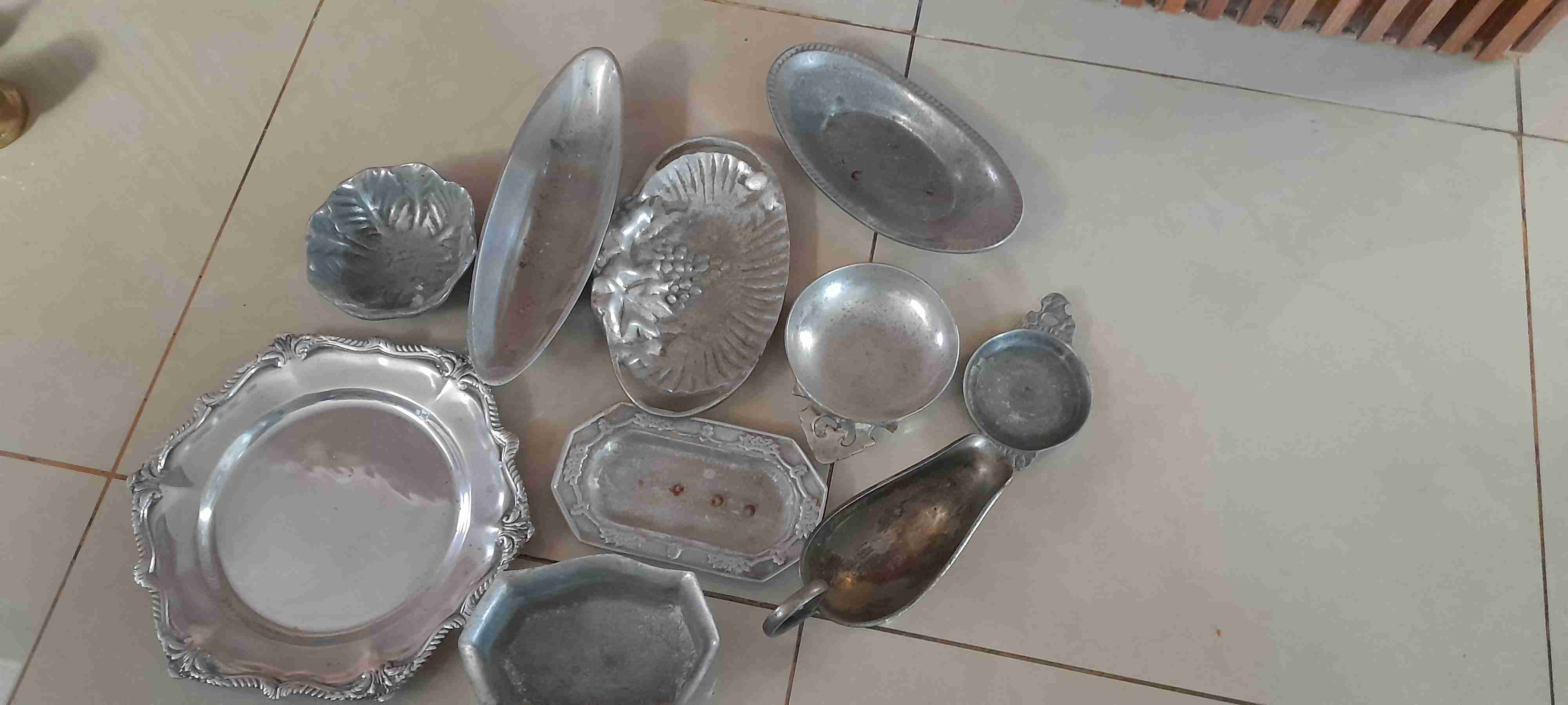 Lote de bandejas metálicas antiguas - miniatura 2