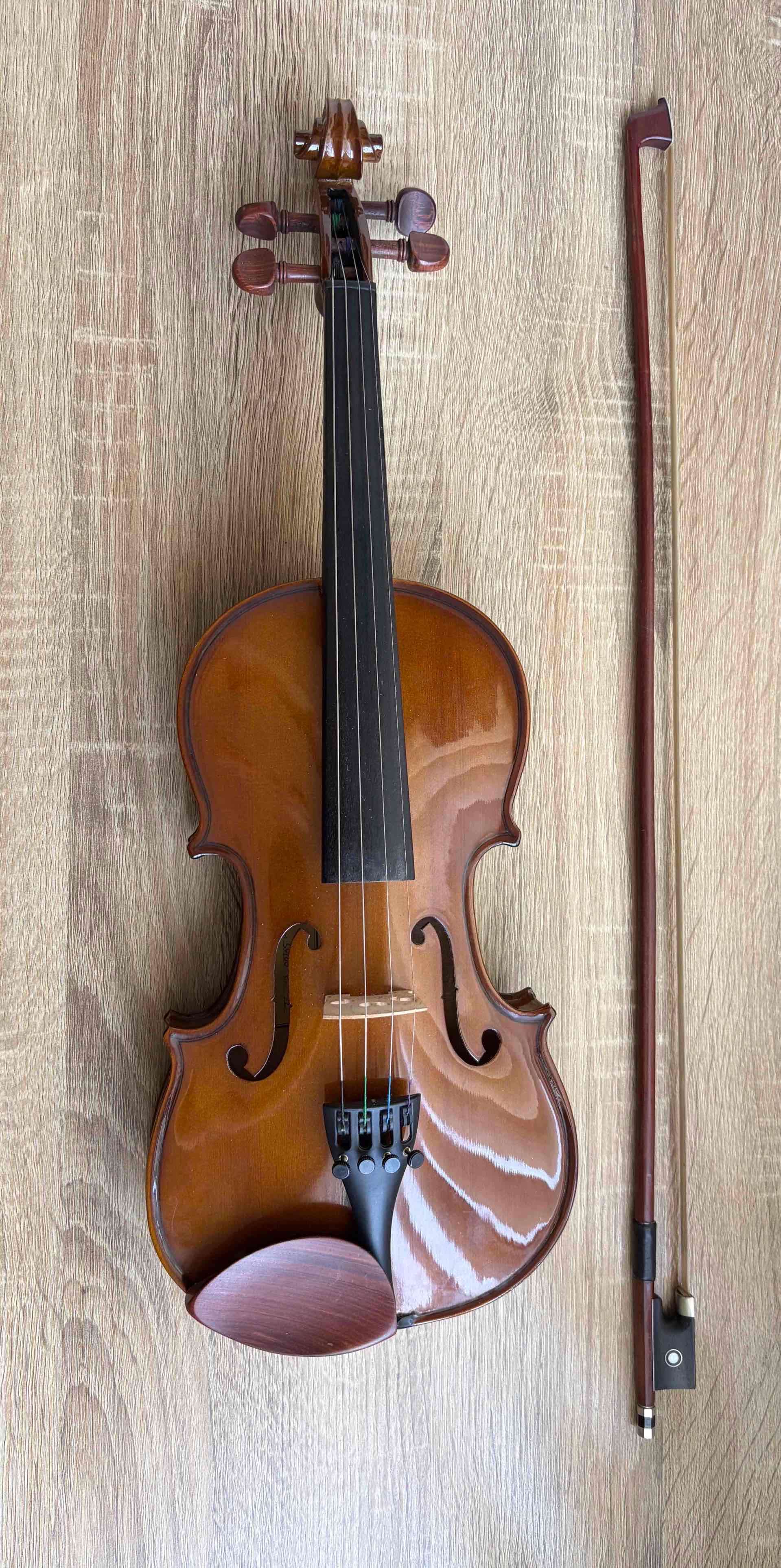 Violín con estuche y accesorios - miniatura 3