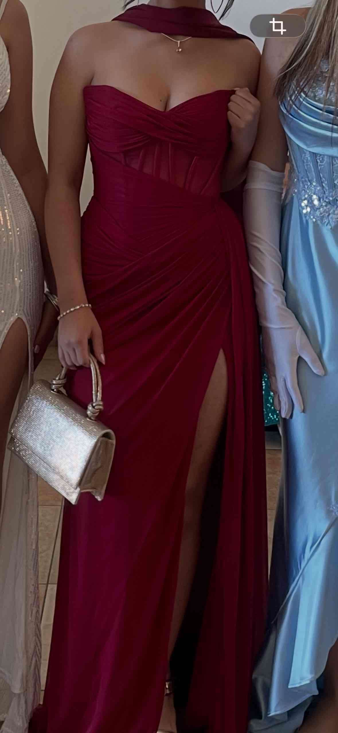 Vestido largo rojo elegante - miniatura 4