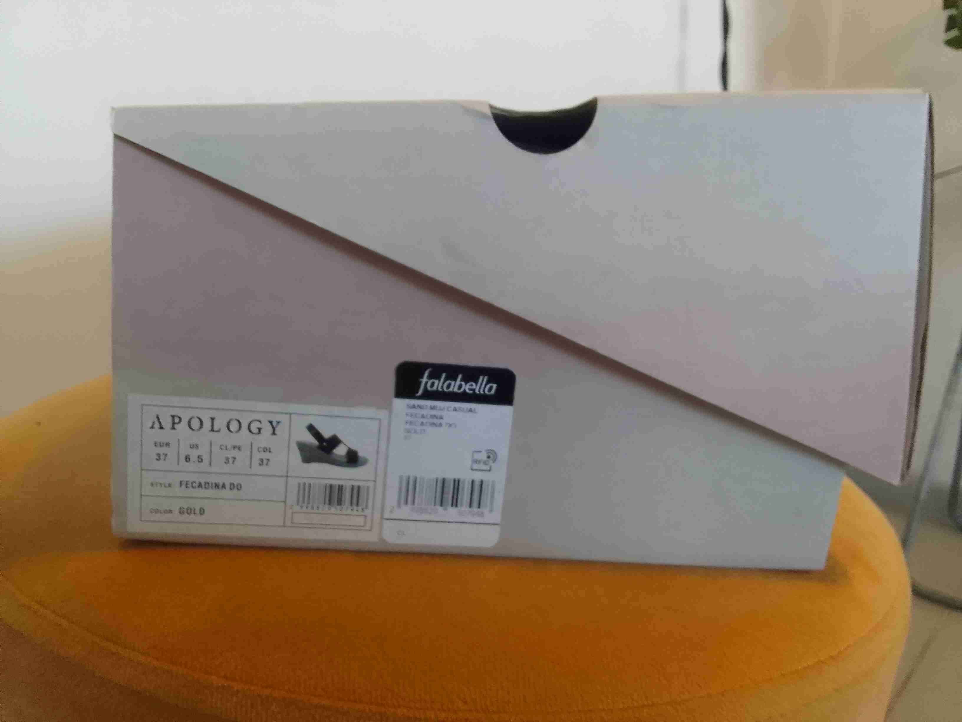 Sandalias beige con hebilla decorativa - miniatura 5