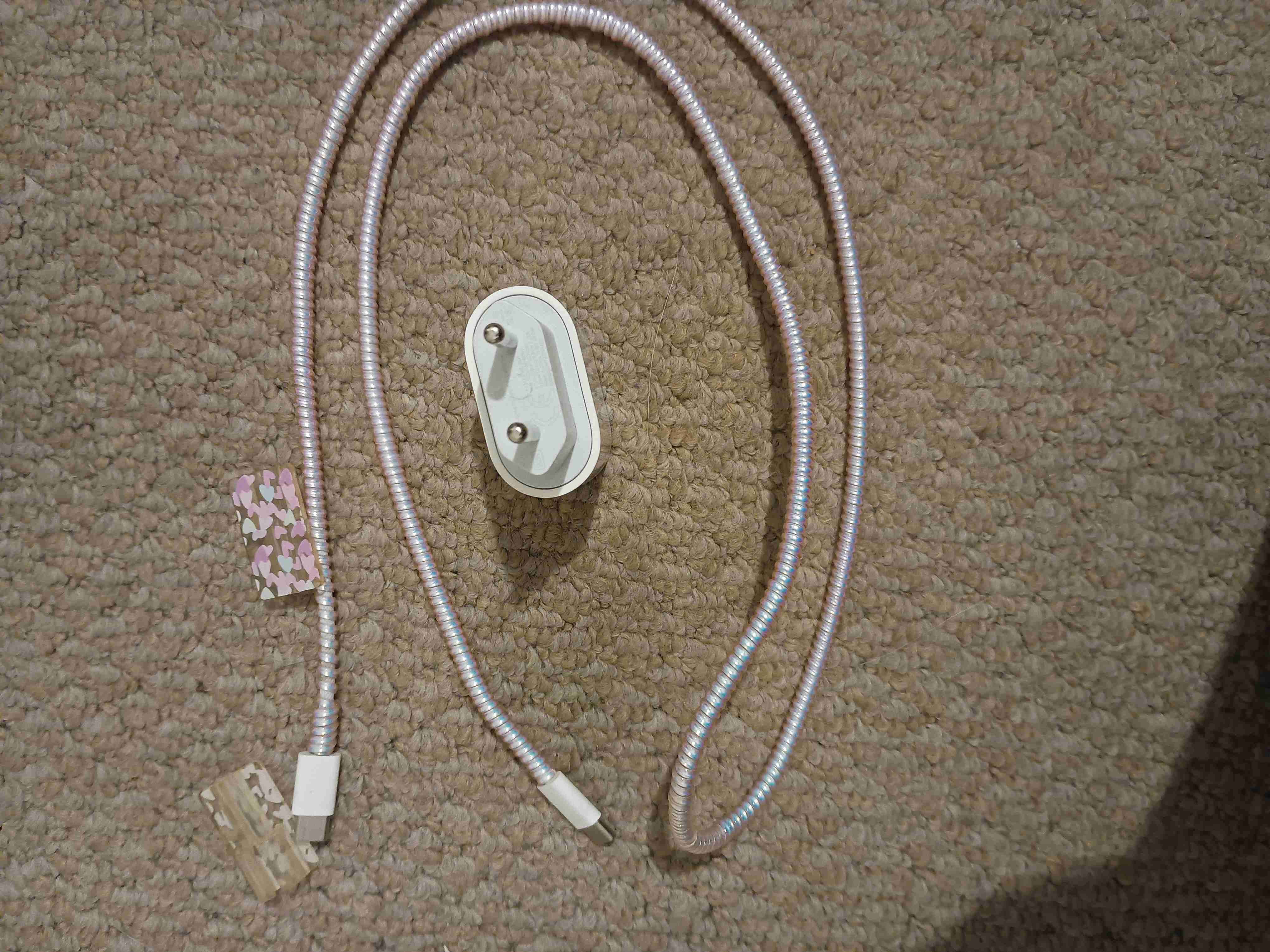 Cargador con cable protector - miniatura 1