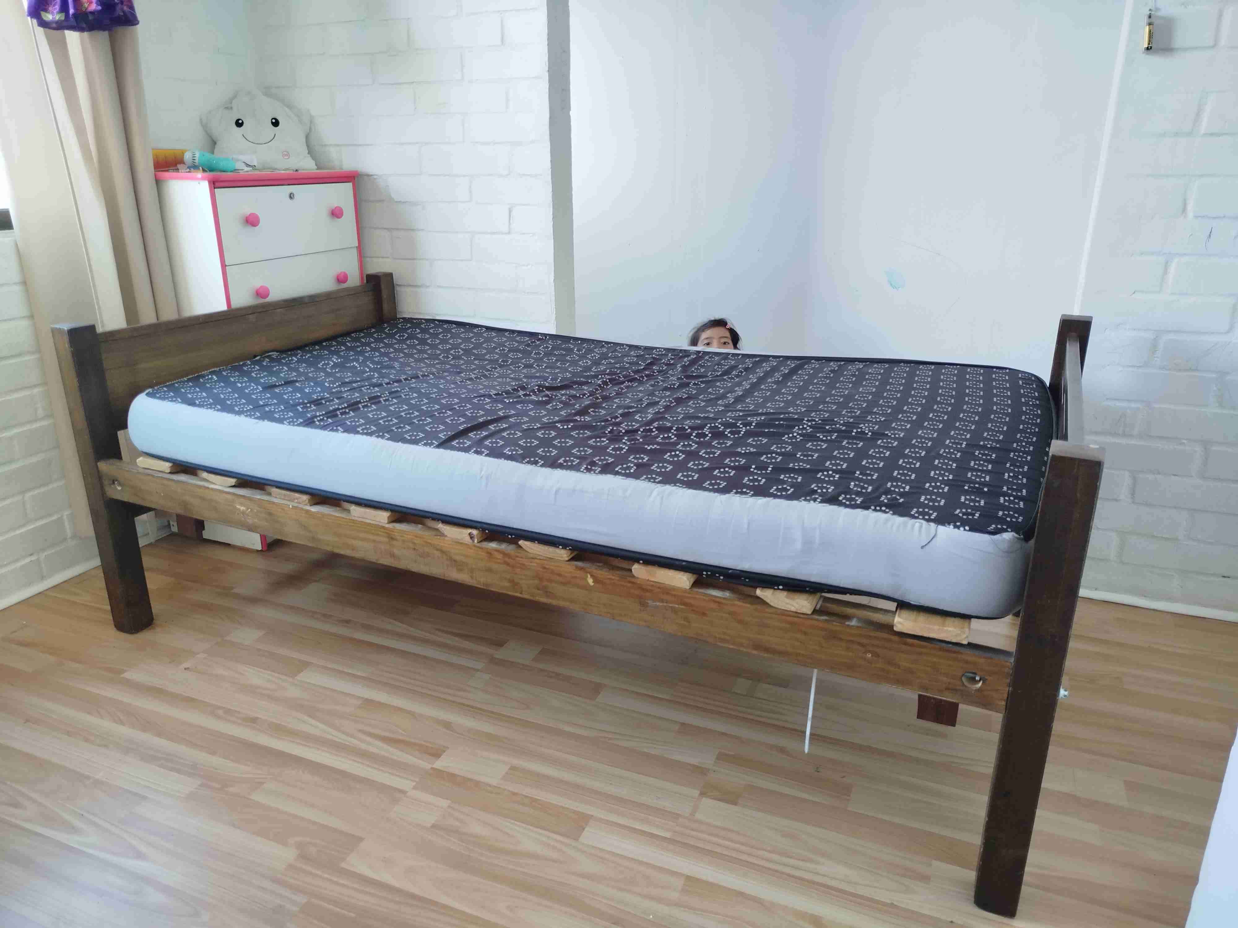 Cama individual de madera