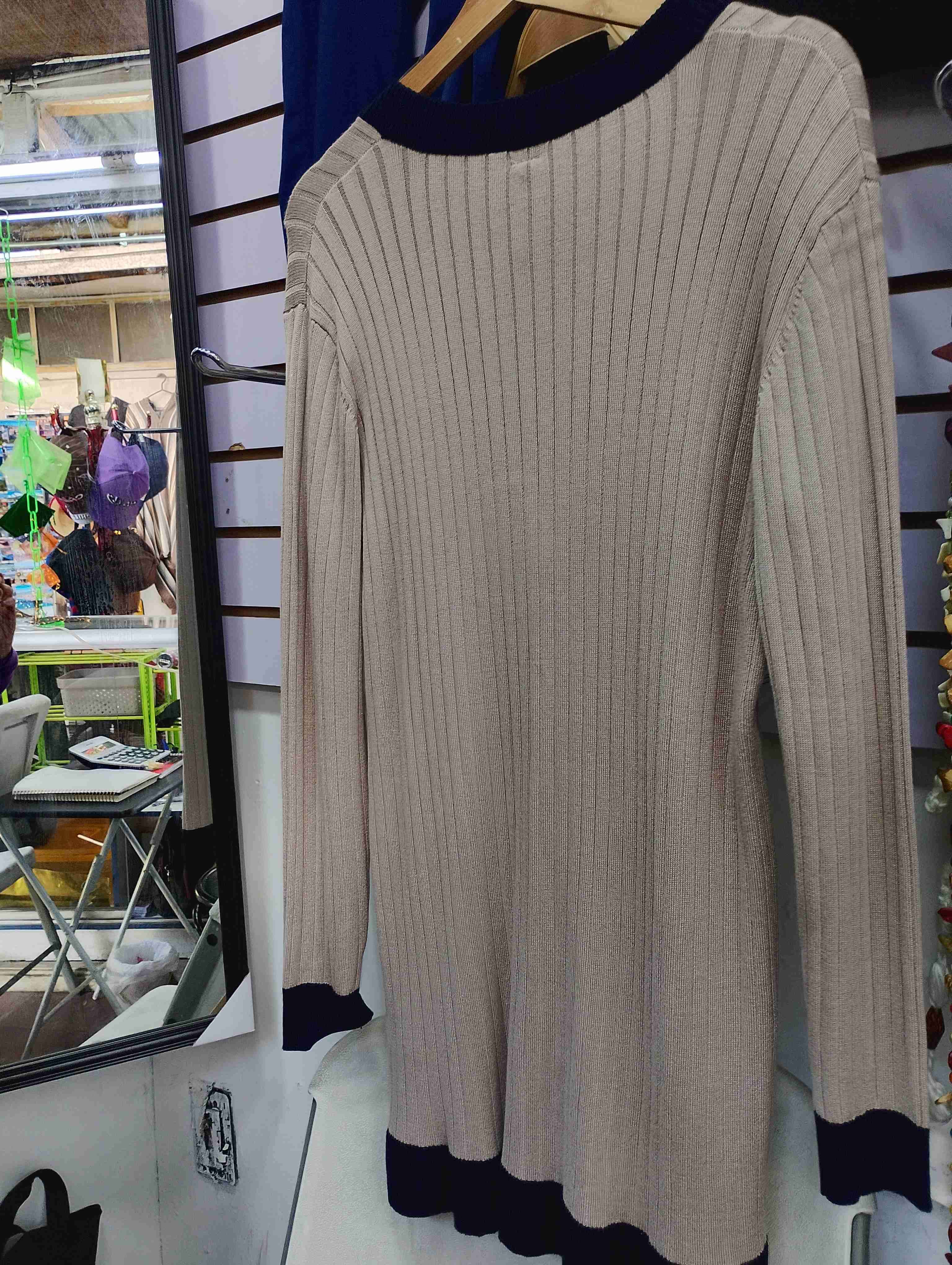 Cardigan beige con bordes azul marino - miniatura 2