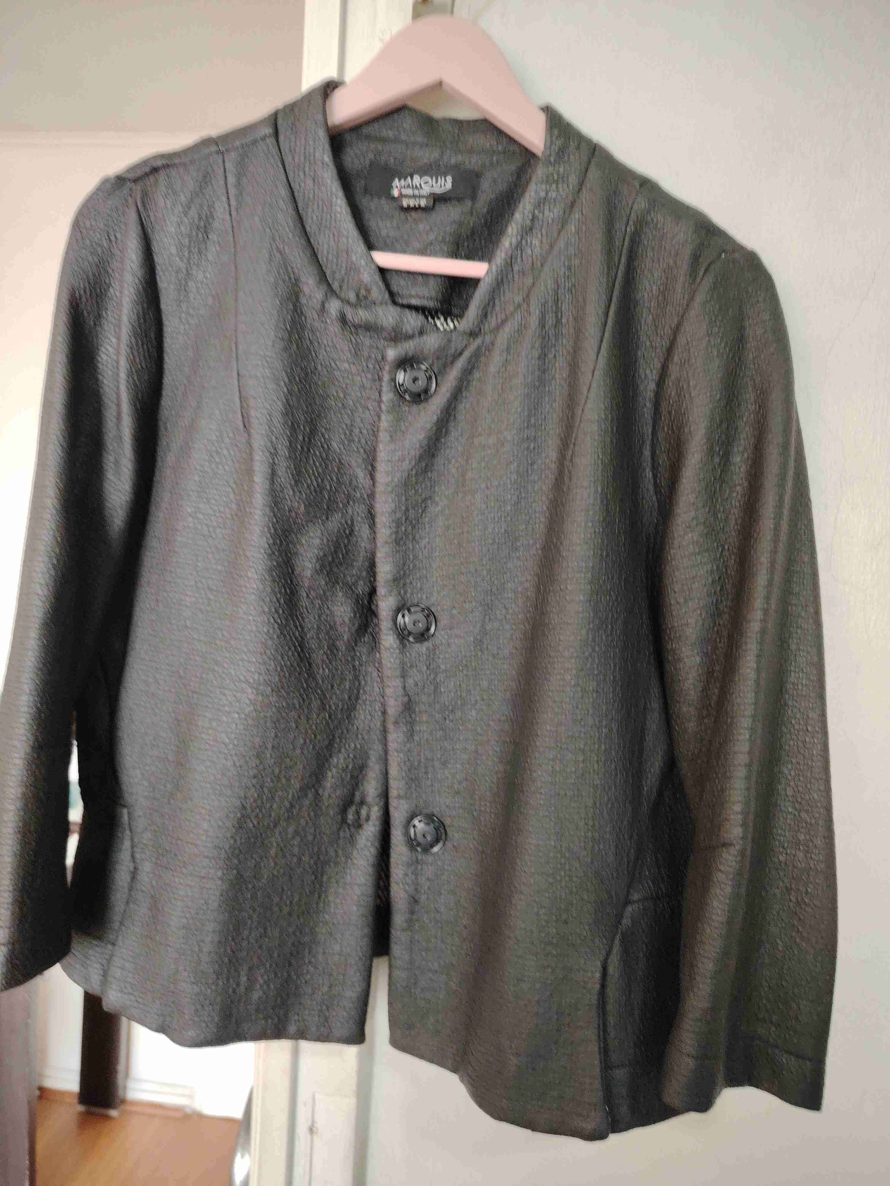 Chaqueta gris marca Marquis