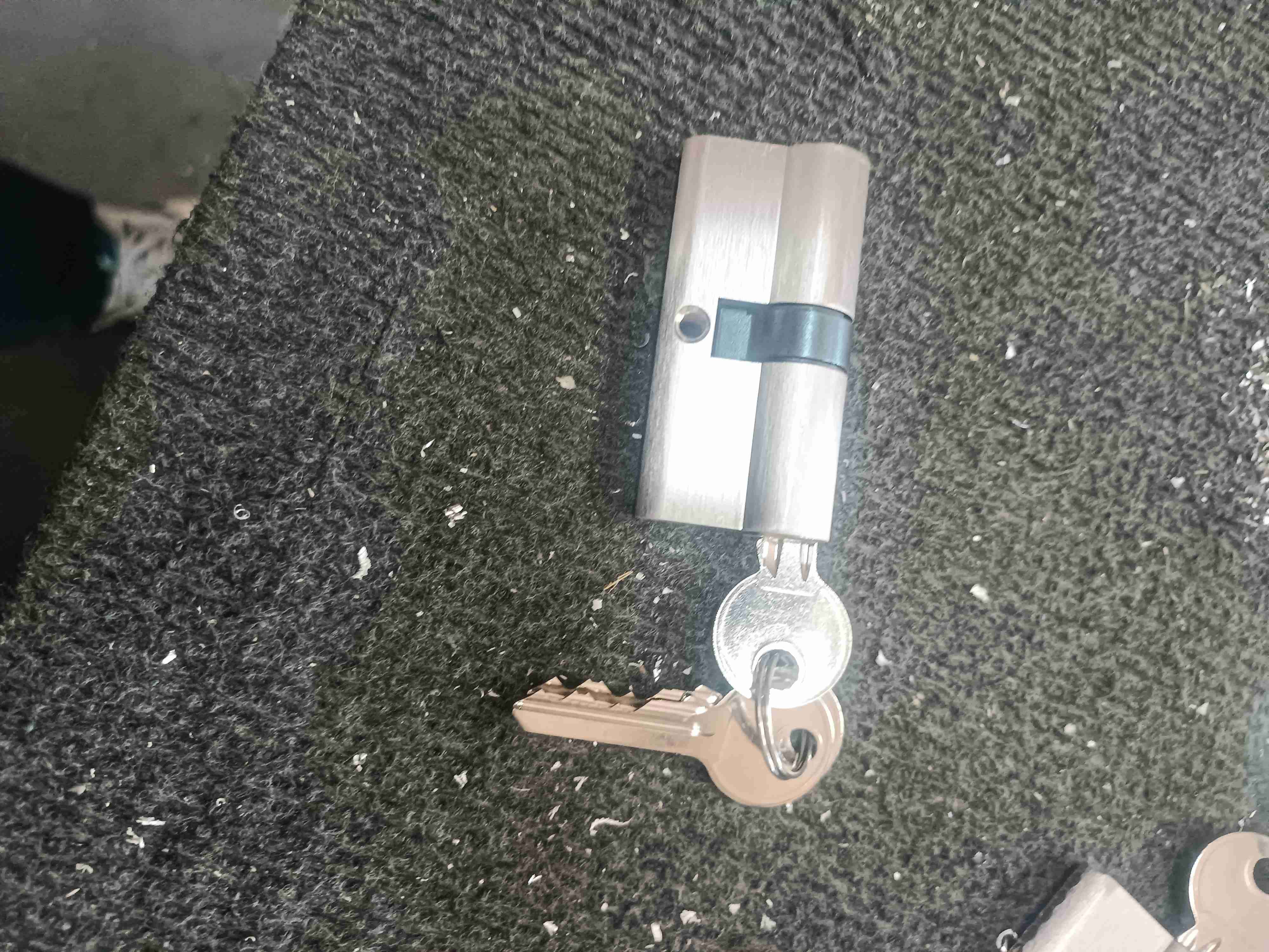 Cilindro universal con llaves - miniatura 2