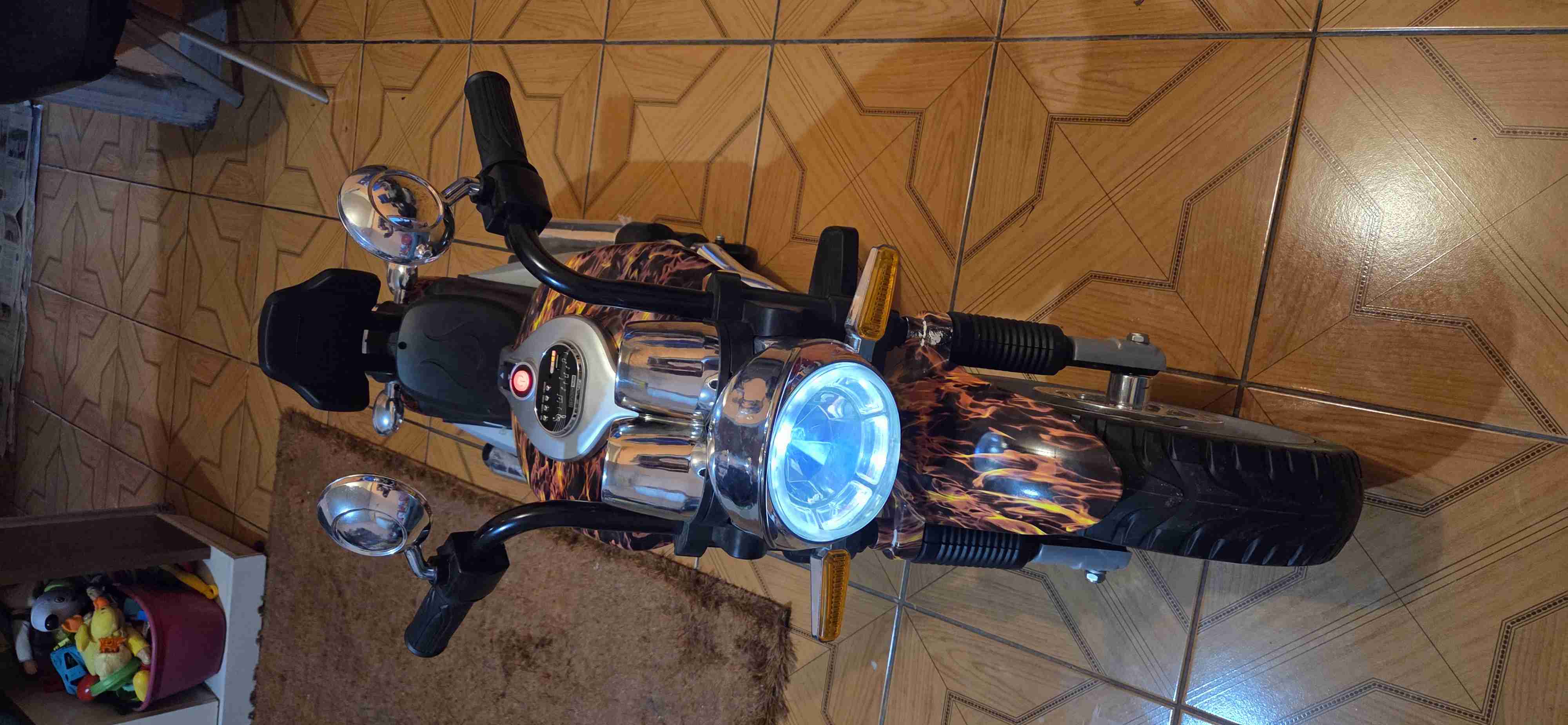 Moto eléctrica infantil decorativa - miniatura 2