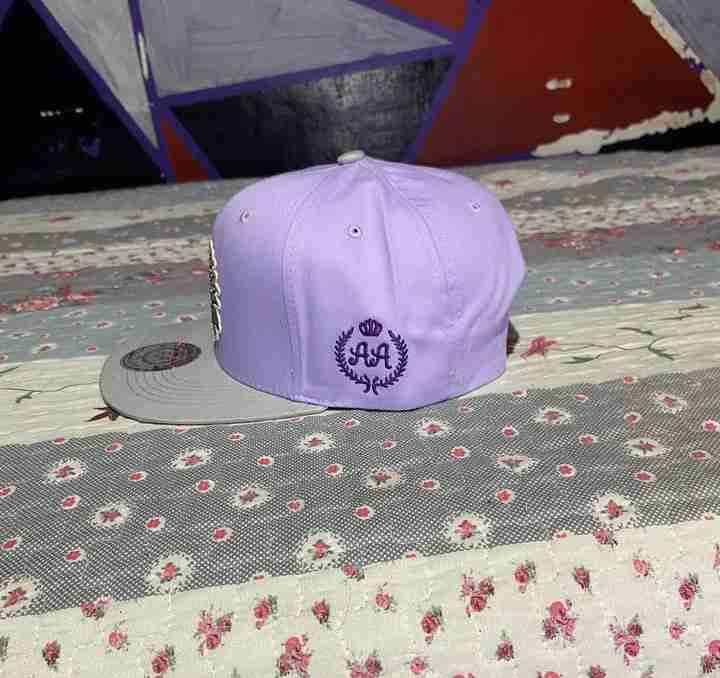 Gorra snapback morada y gris - miniatura 2
