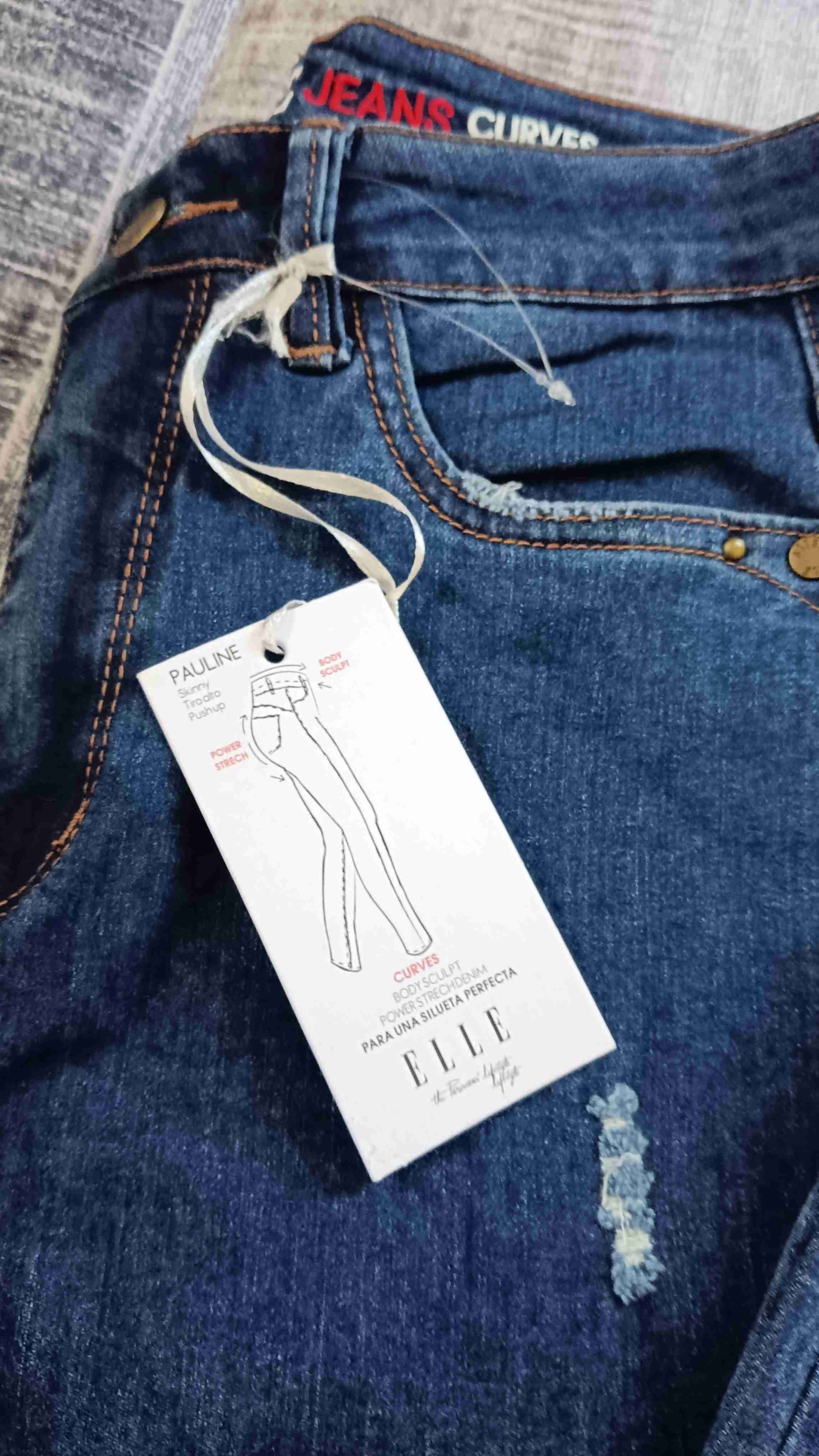 Jeans azules con etiqueta - miniatura 2