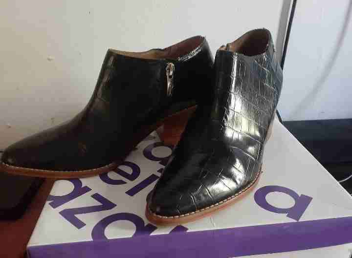 Botines negros de cuero reptil - miniatura 1