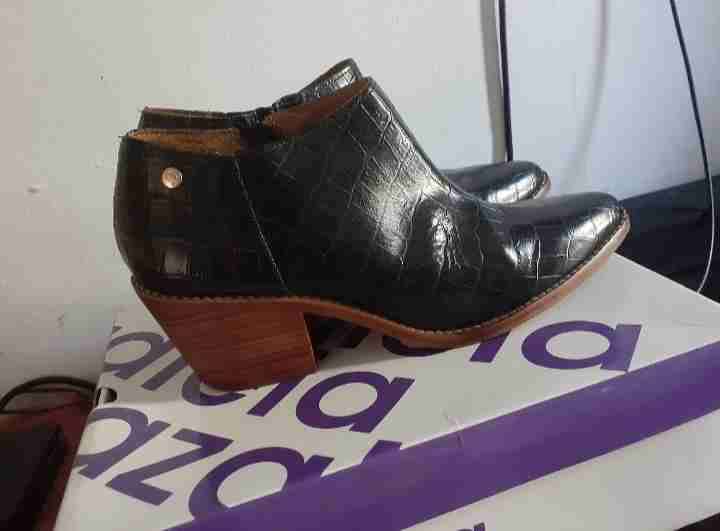 Botines negros de cuero reptil - miniatura 2