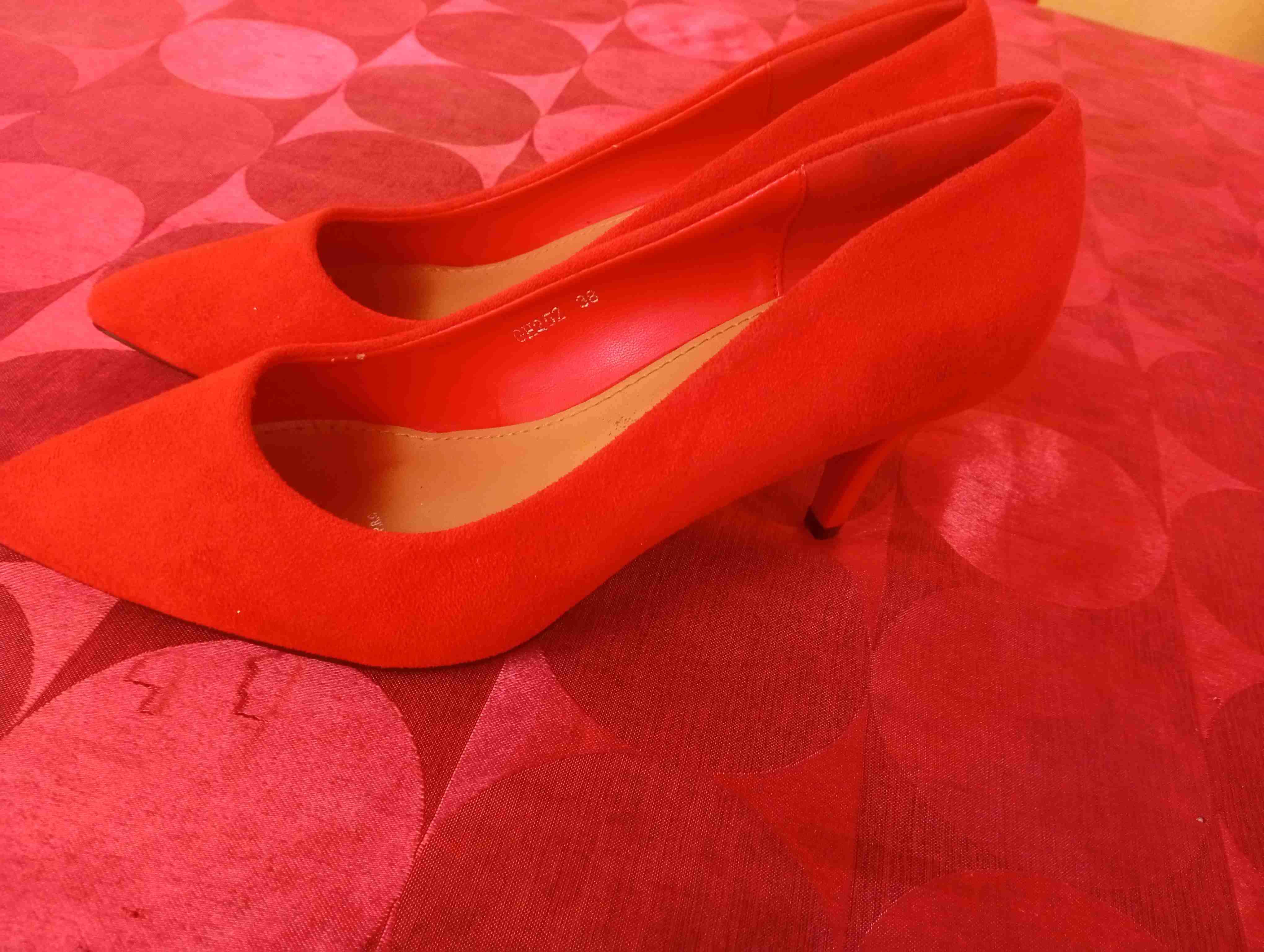 Zapatos de tacón rojos - miniatura 2