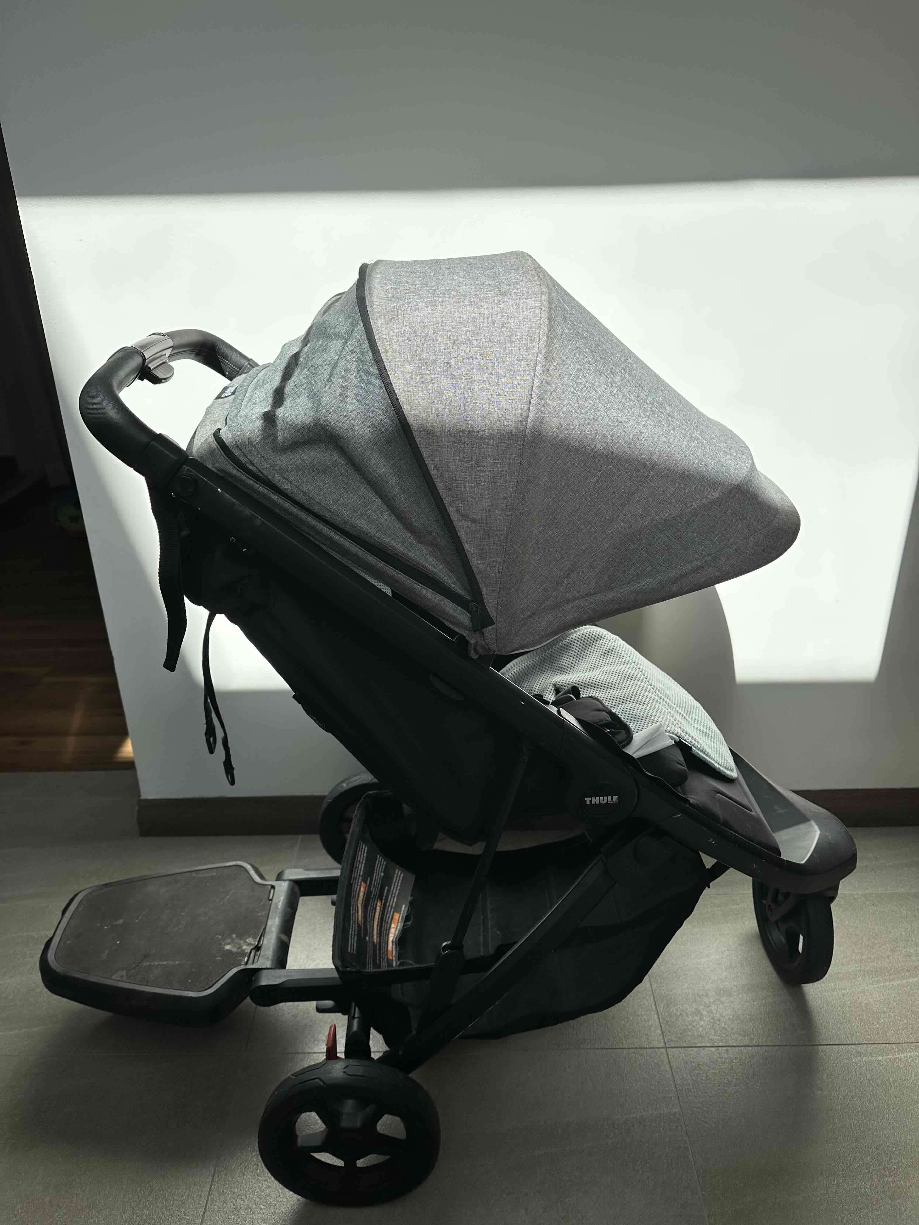 Coche para bebé thule, con patineta - miniatura 1