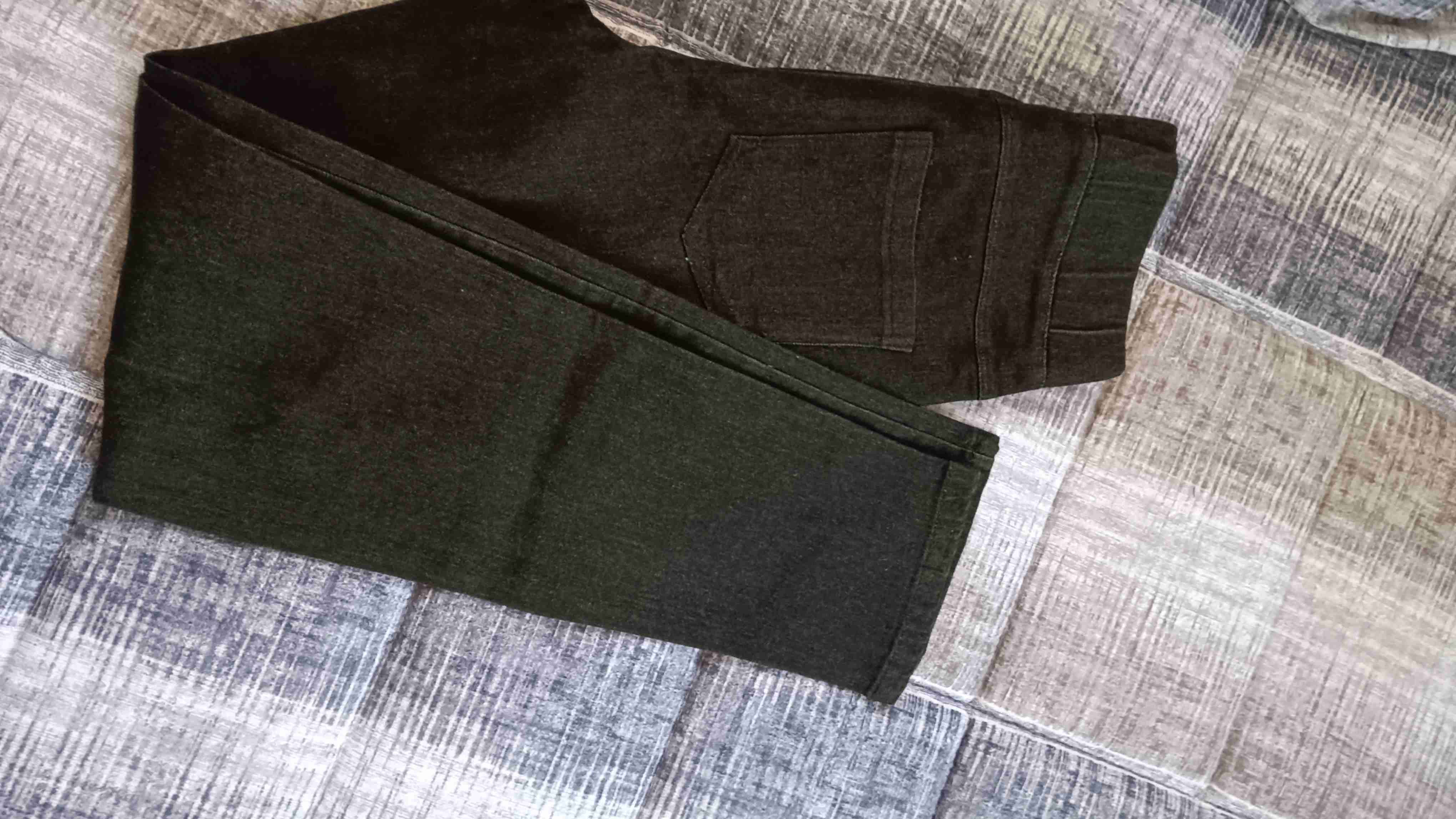 Pantalones negros desgastados - miniatura 2