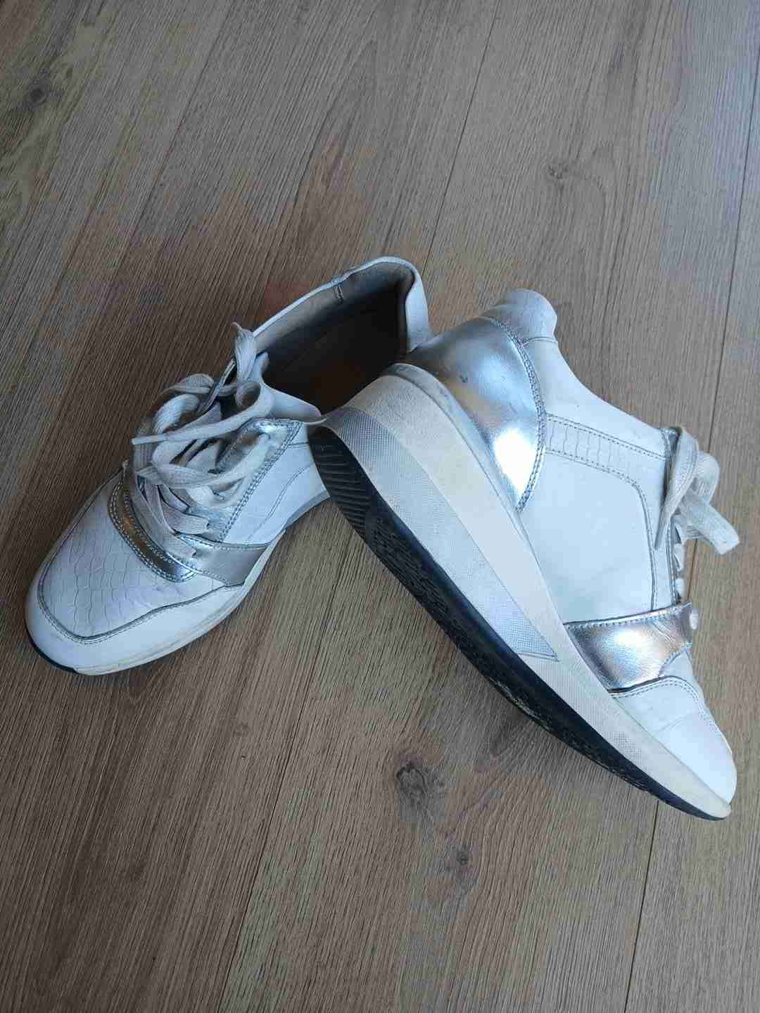 Zapatillas deportivas blancas - miniatura 2