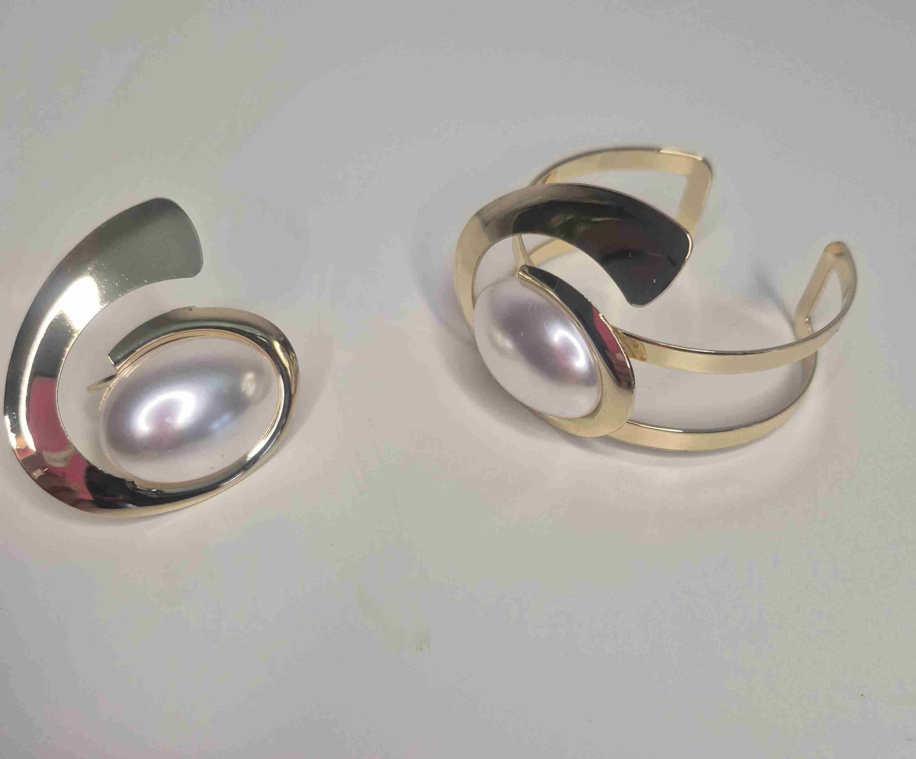 Juego de pulsera y anillo dorados - miniatura 3