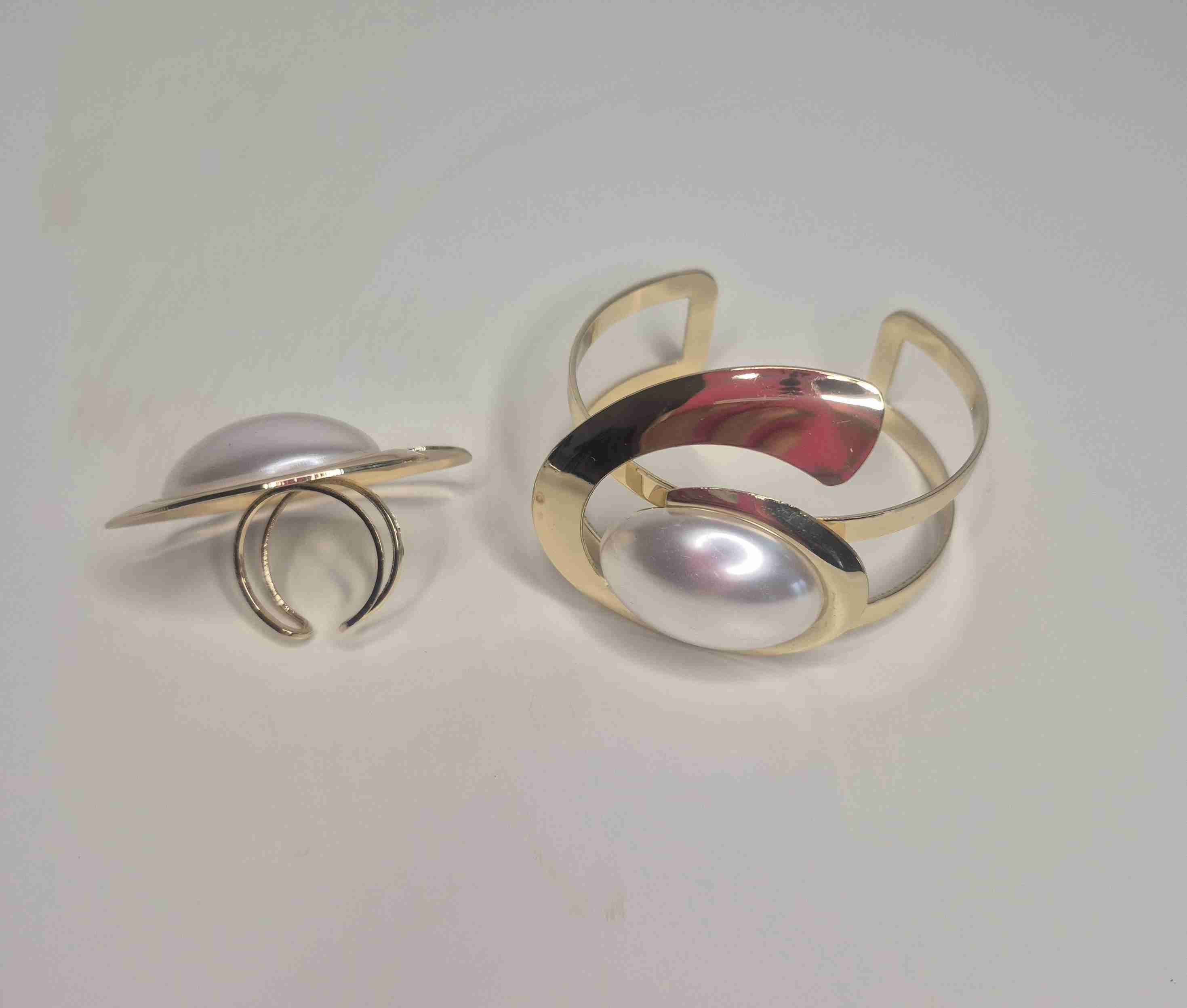 Juego de pulsera y anillo dorados - miniatura 4