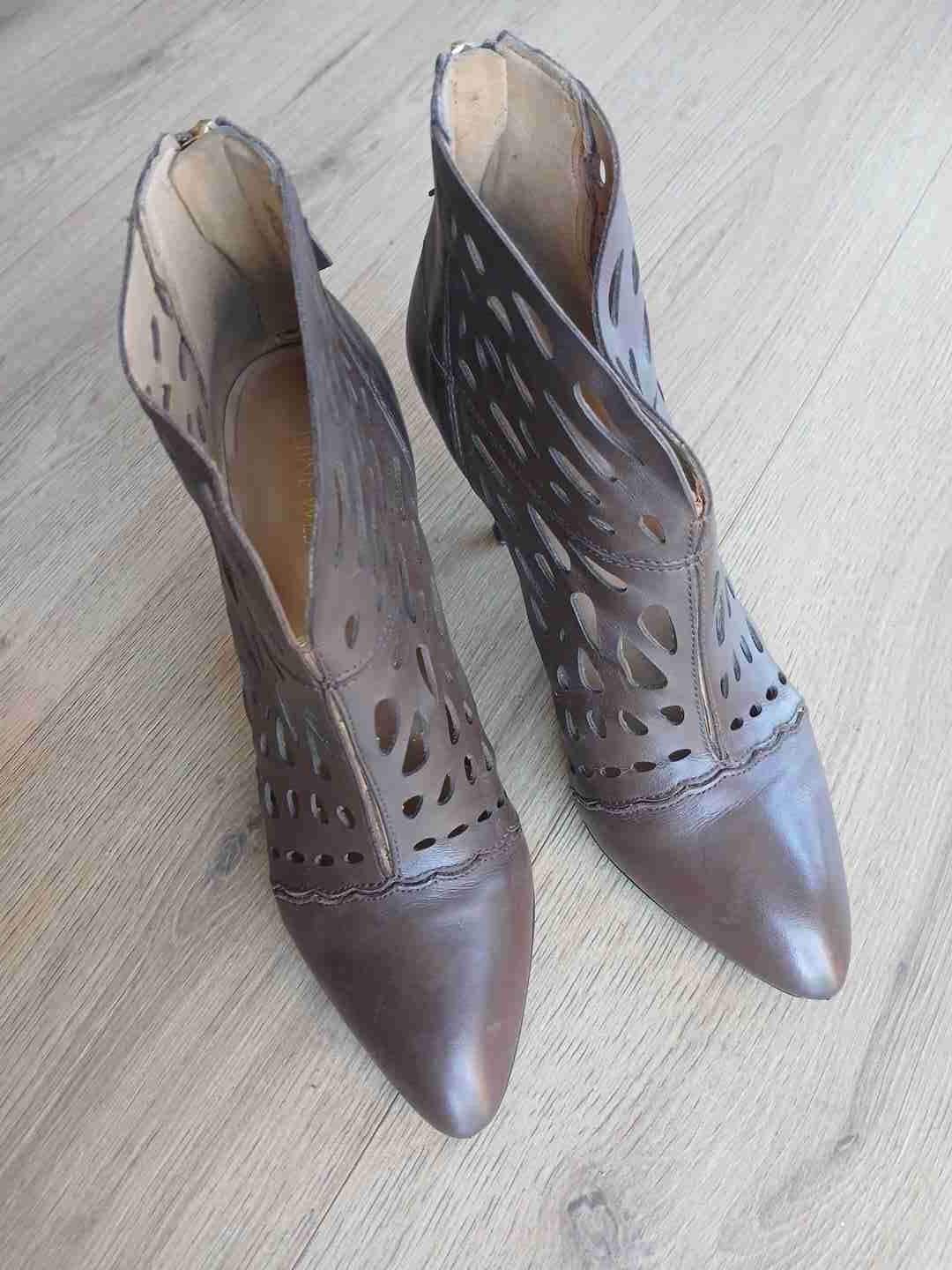 Botines de cuero calado marrón - 1