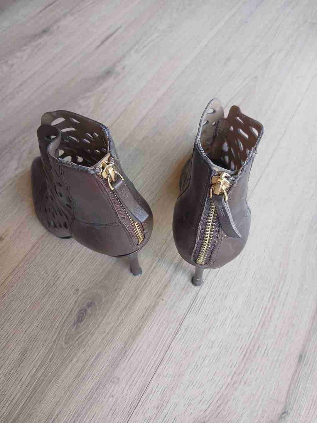 Botines de cuero calado marrón - 2