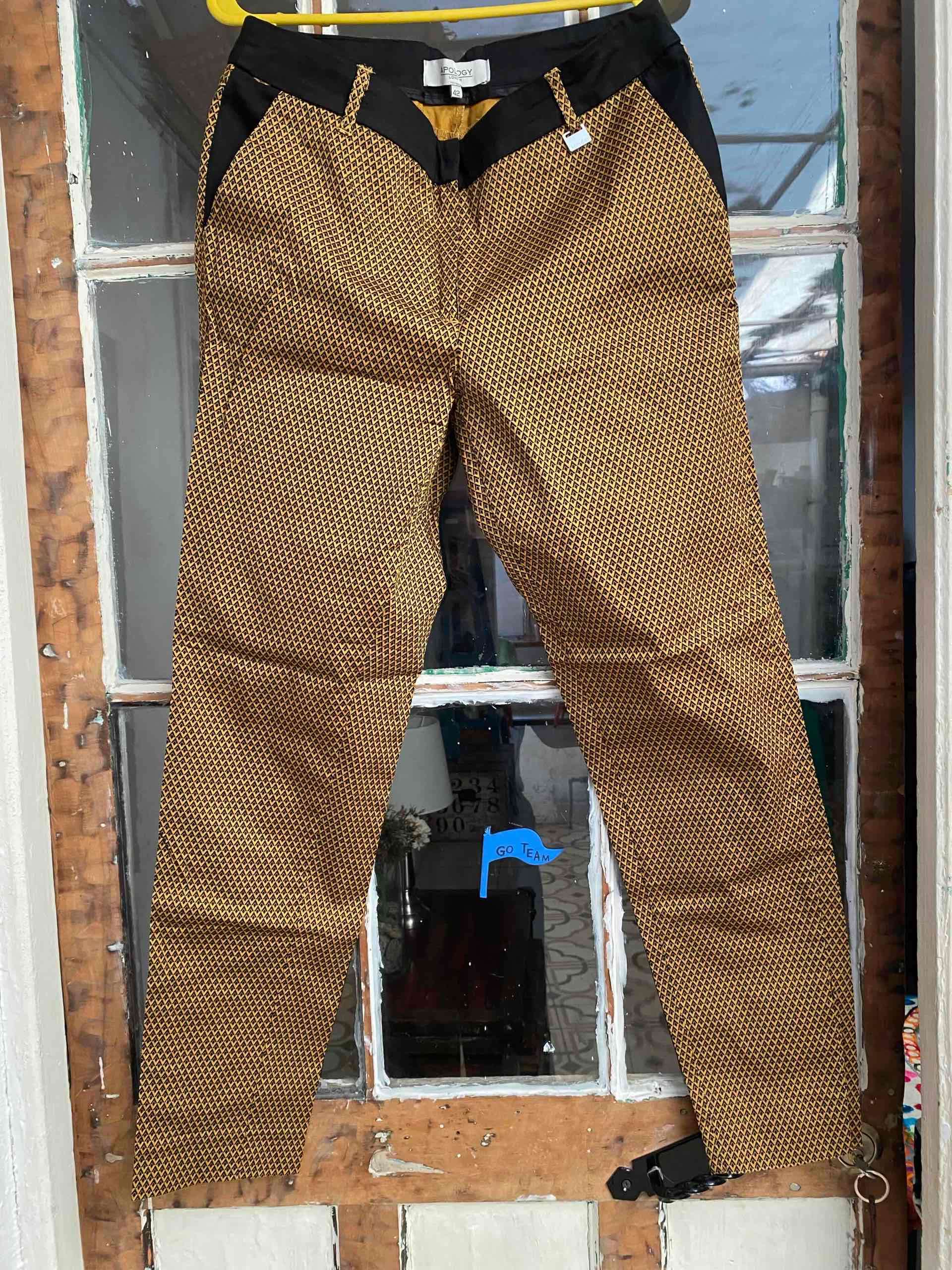 Pantalones estampados dorados y negros - 1