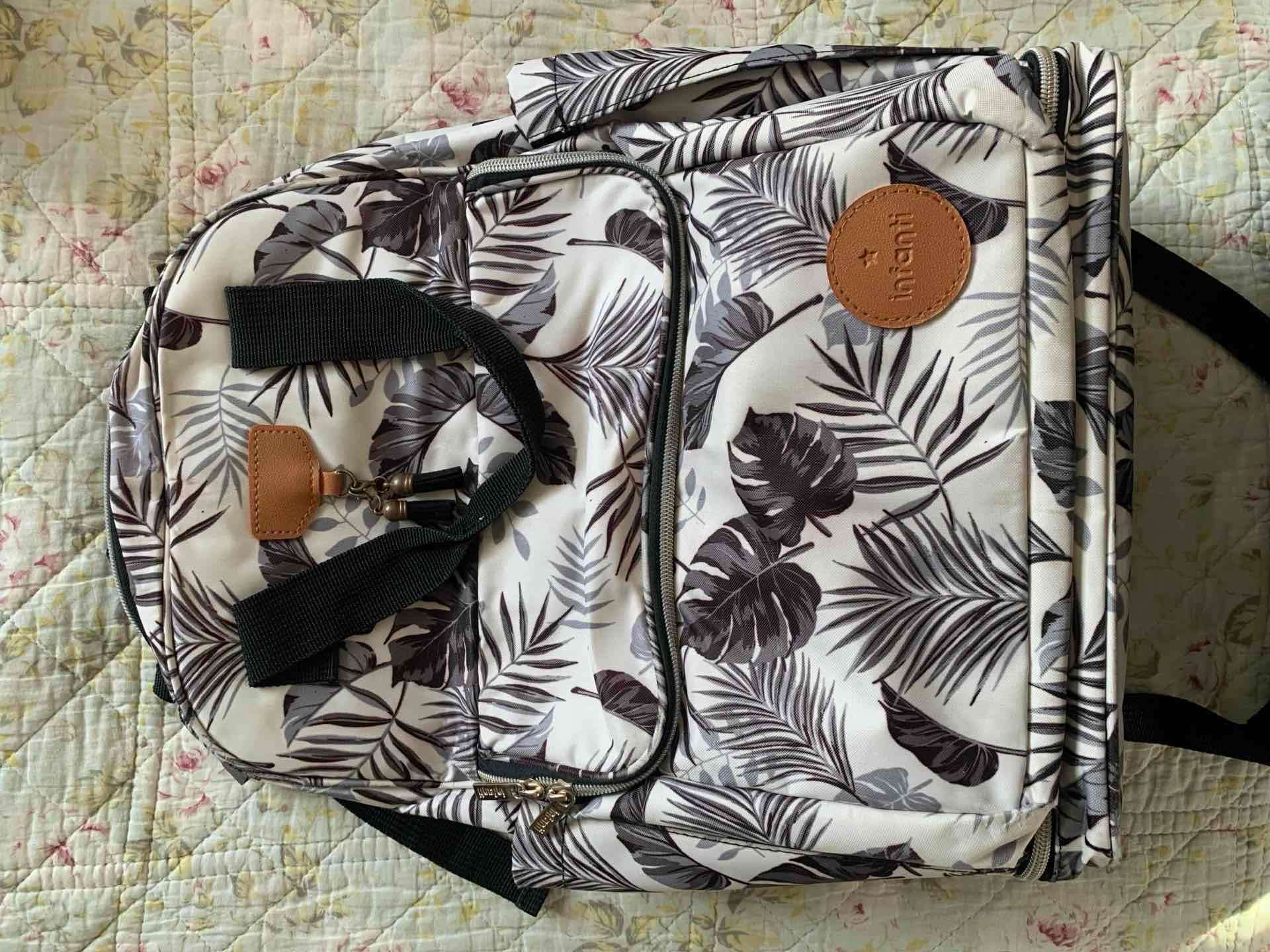 Mochila pañalera estampado tropical blanco