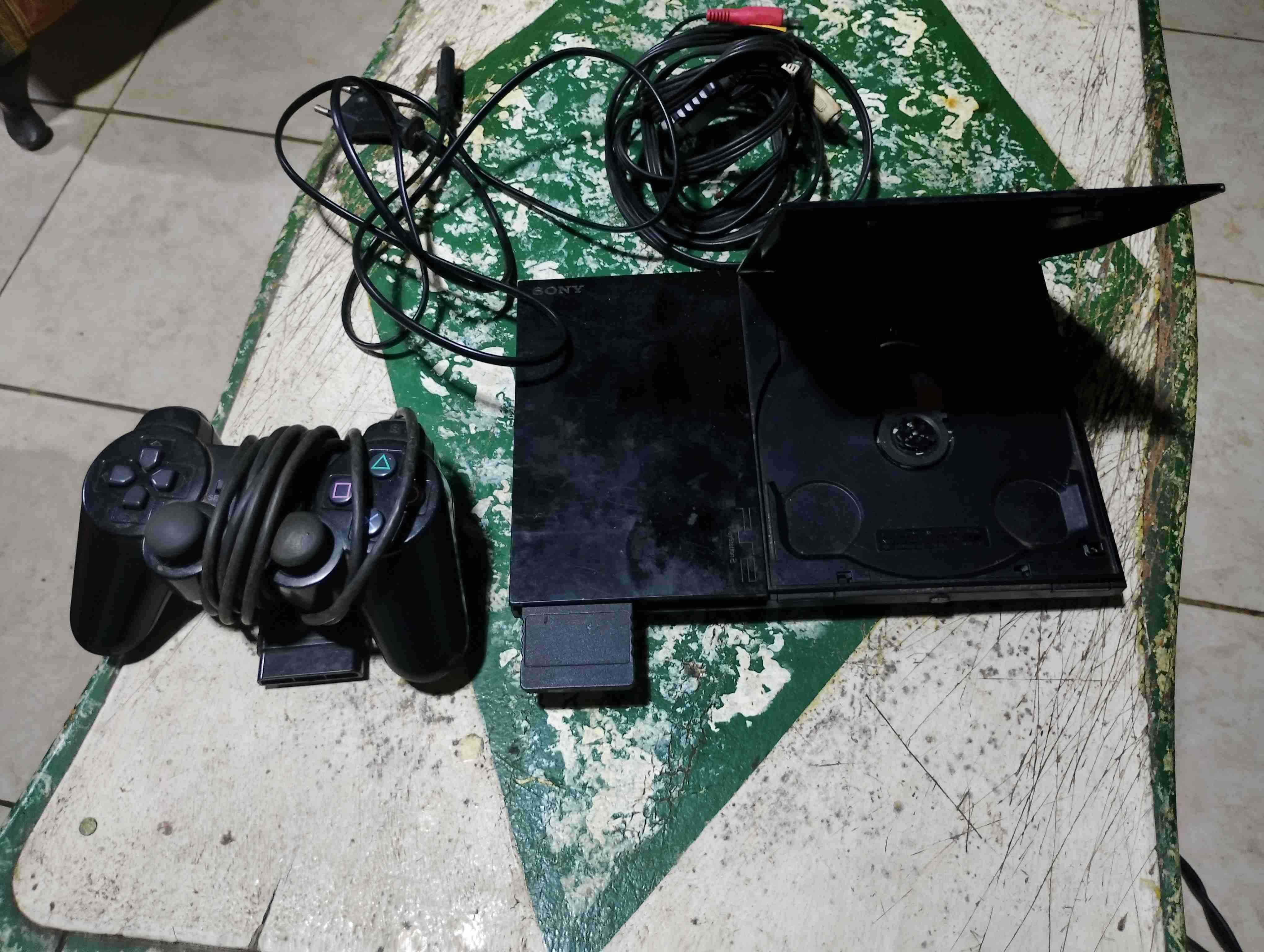 Consola PS2 con control y cables - miniatura 1