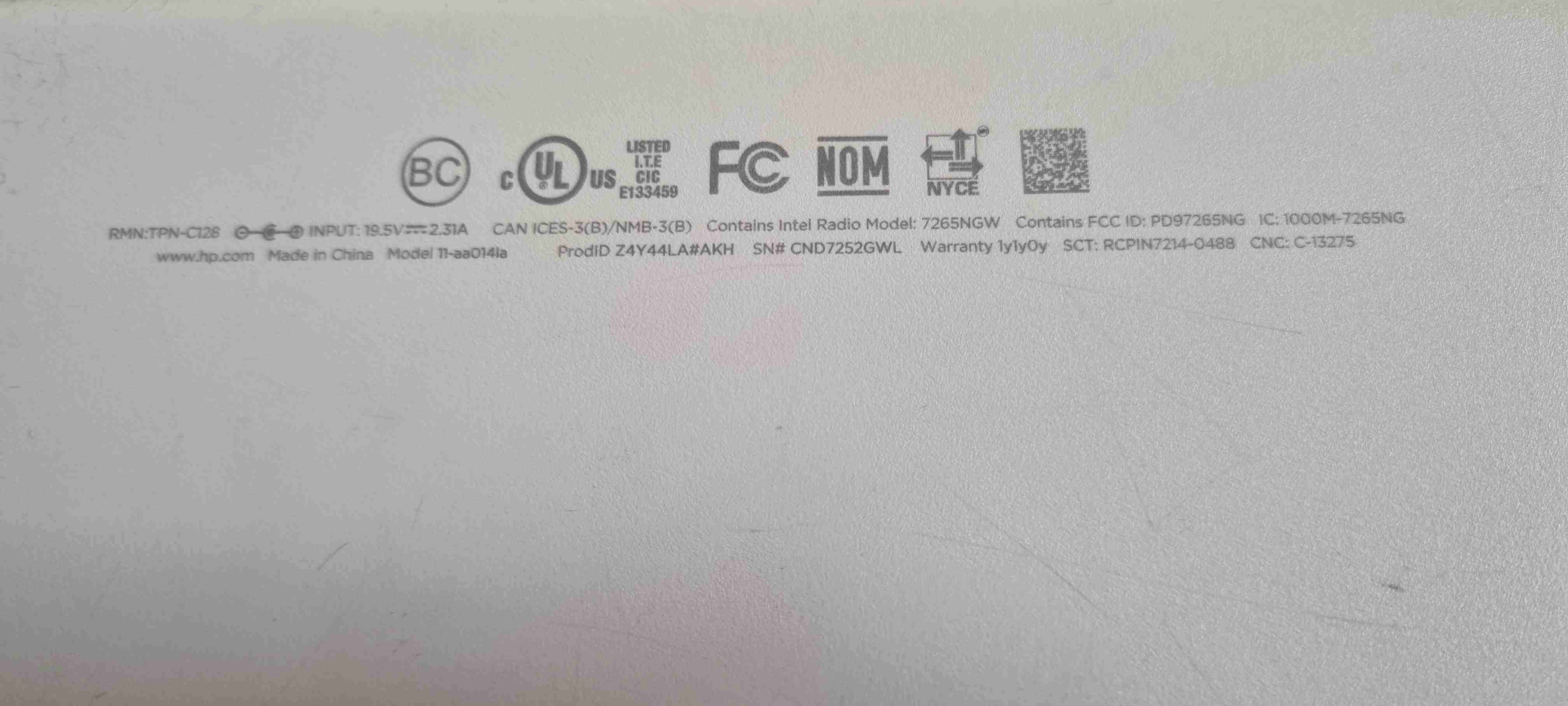 Laptop HP blanca usada - miniatura 2