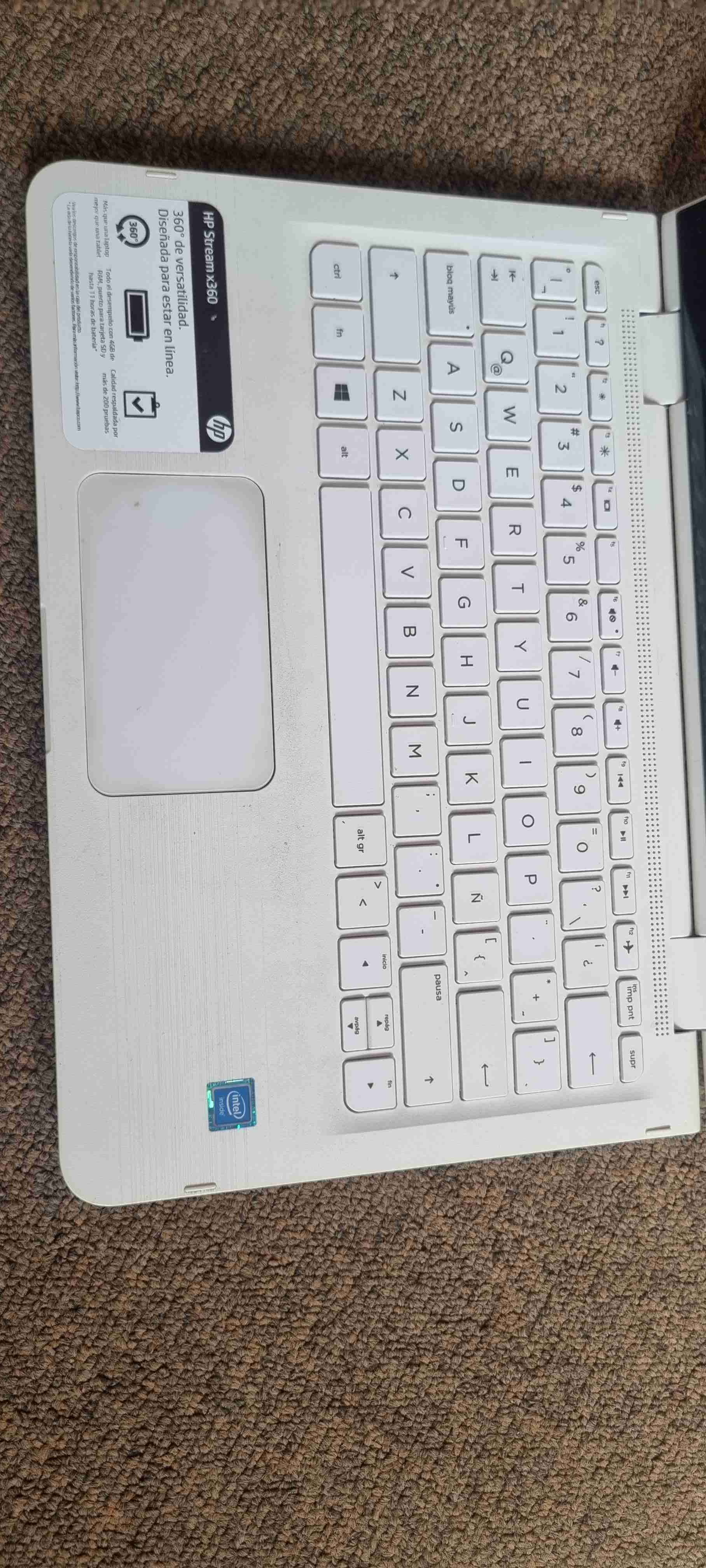 Laptop HP blanca usada - miniatura 4