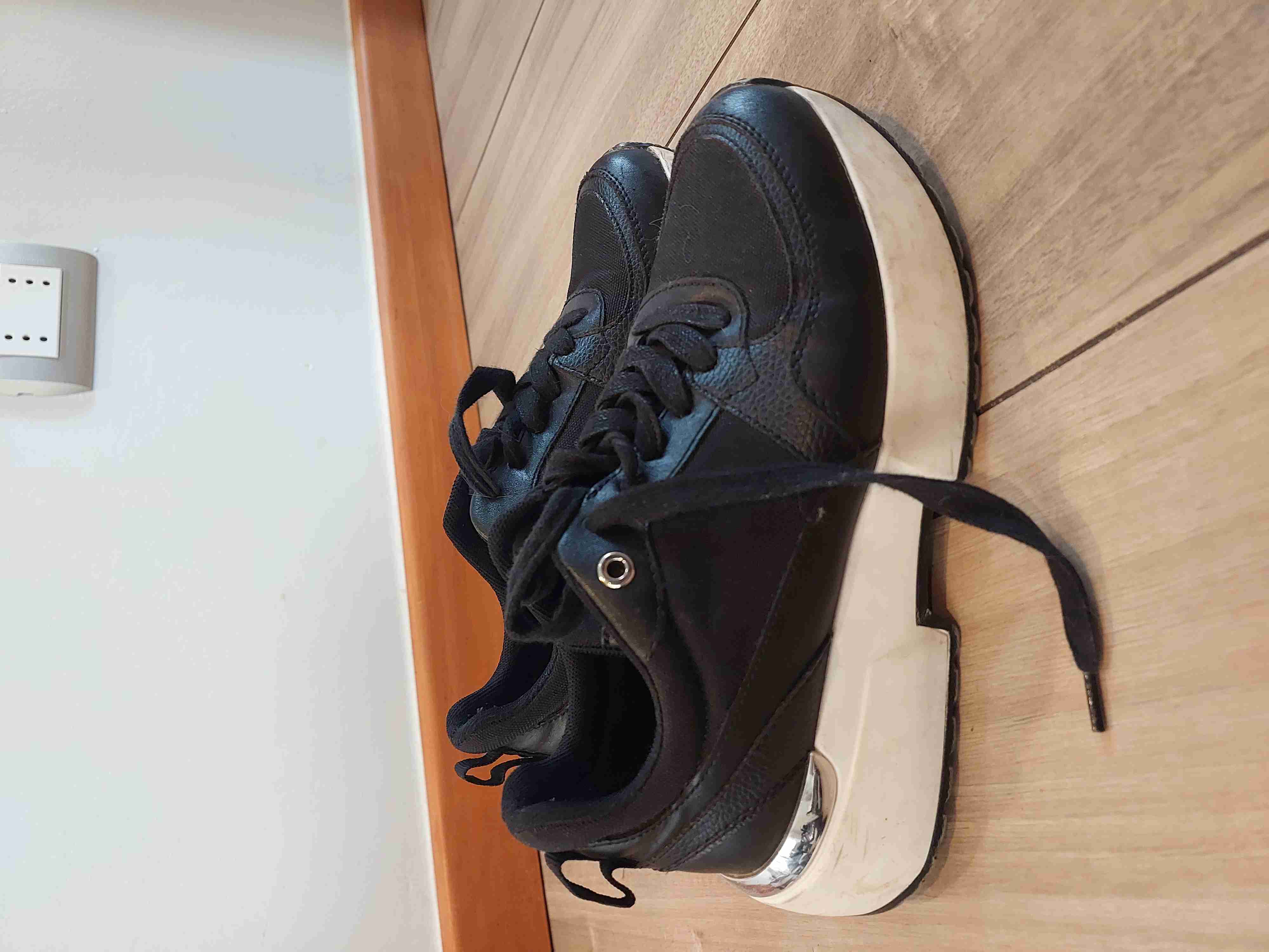 Zapatillas negras deportivas - miniatura 2