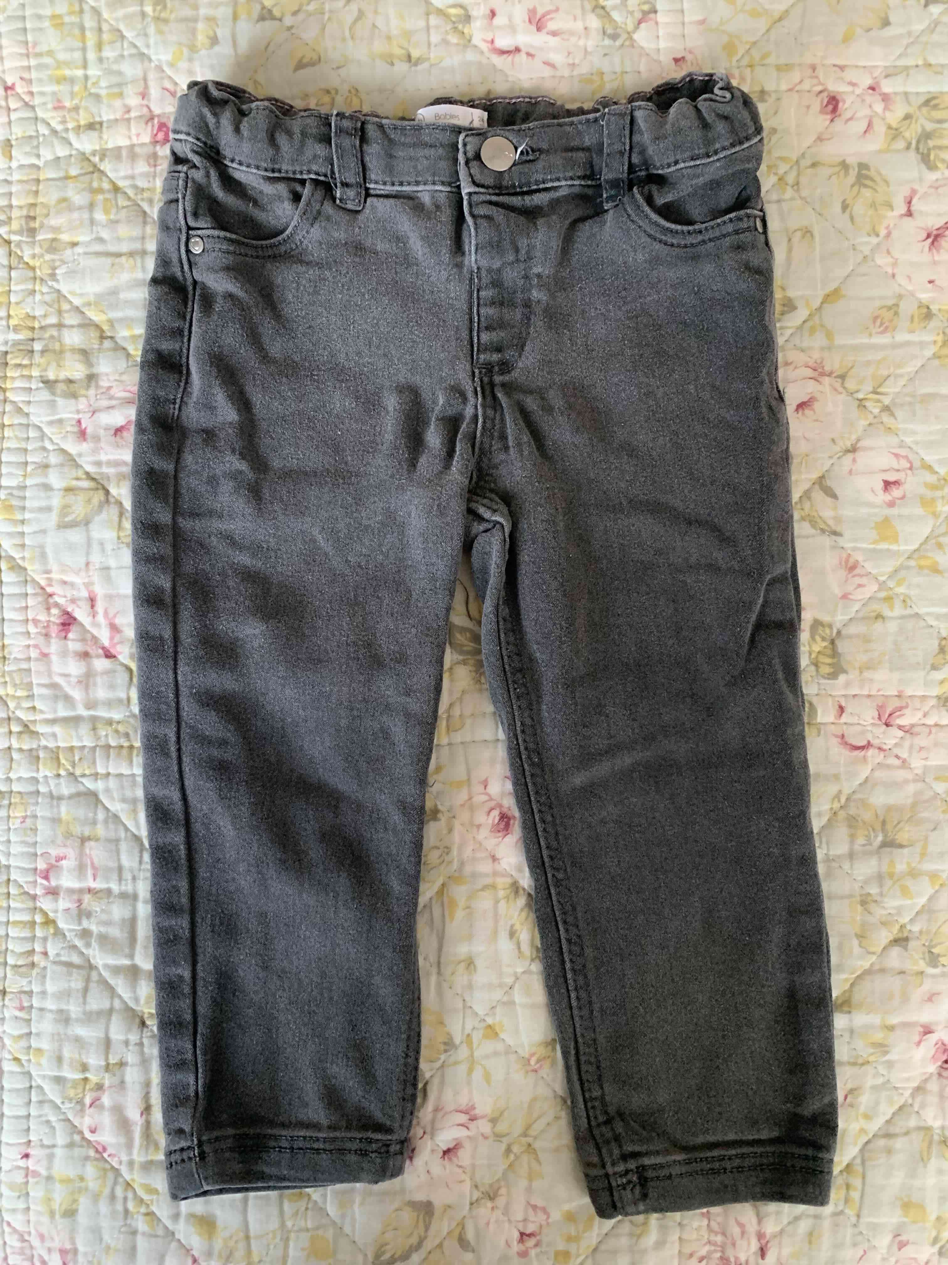 Pantalones gris bebé Urb talla 2