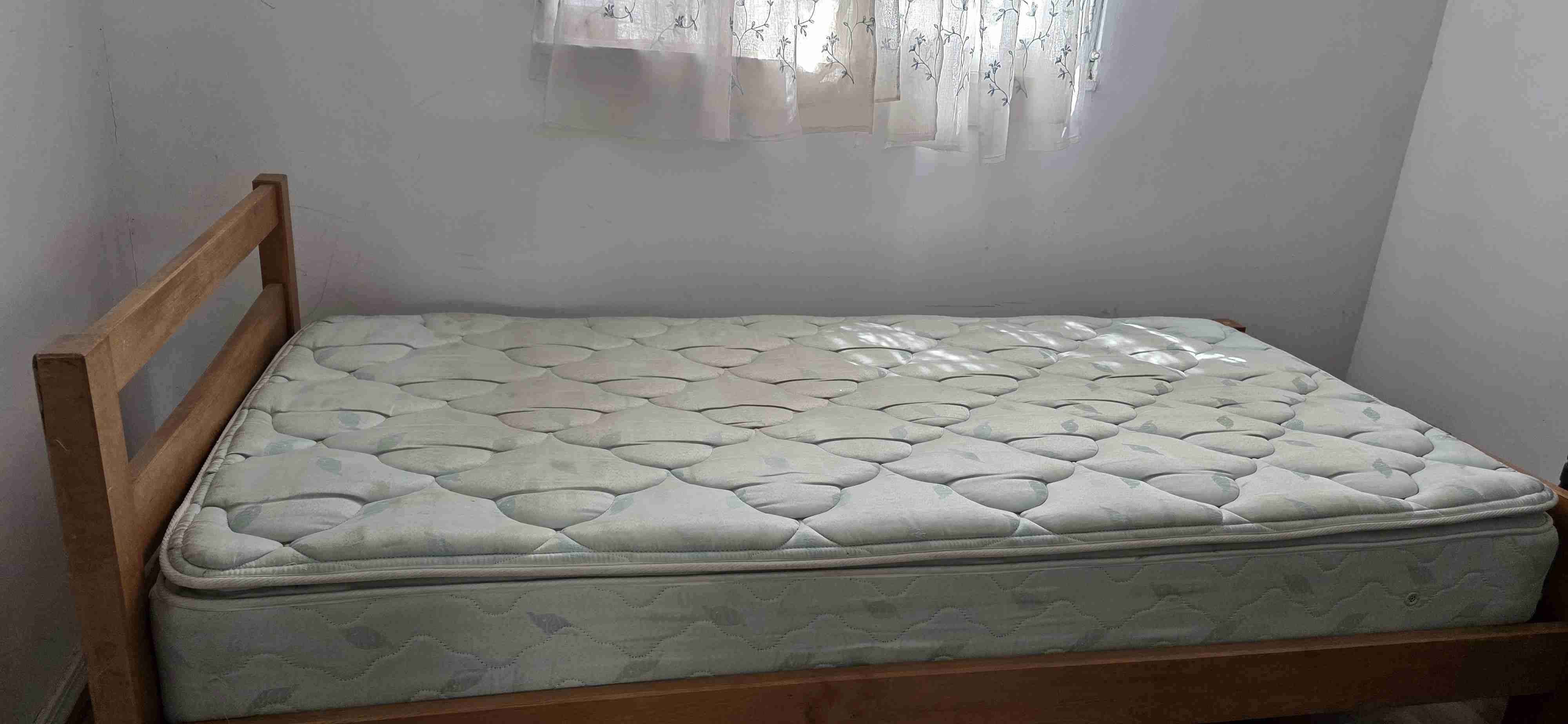 Cama individual de madera - miniatura 1