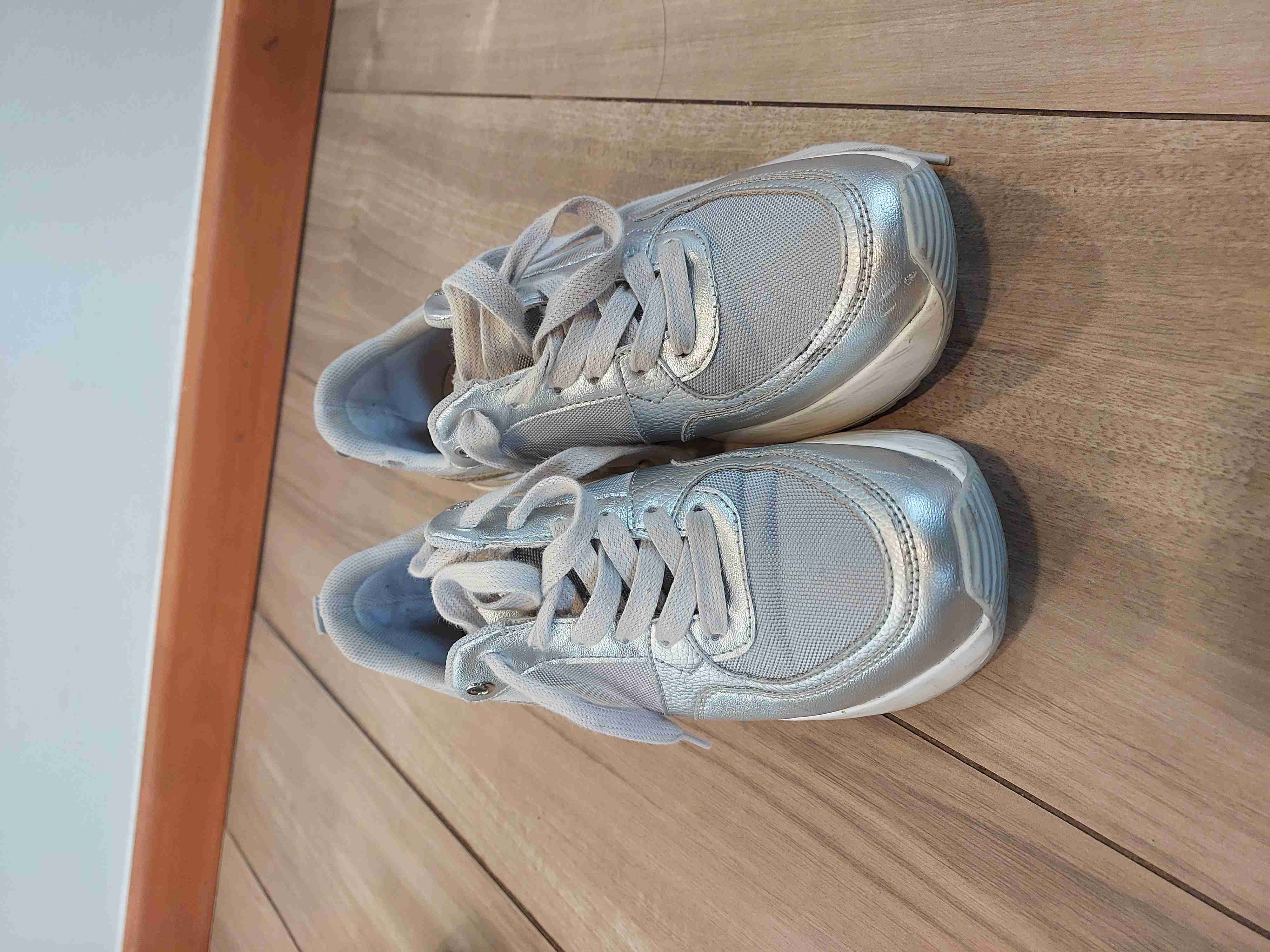 Zapatillas plateadas deportivas - 3