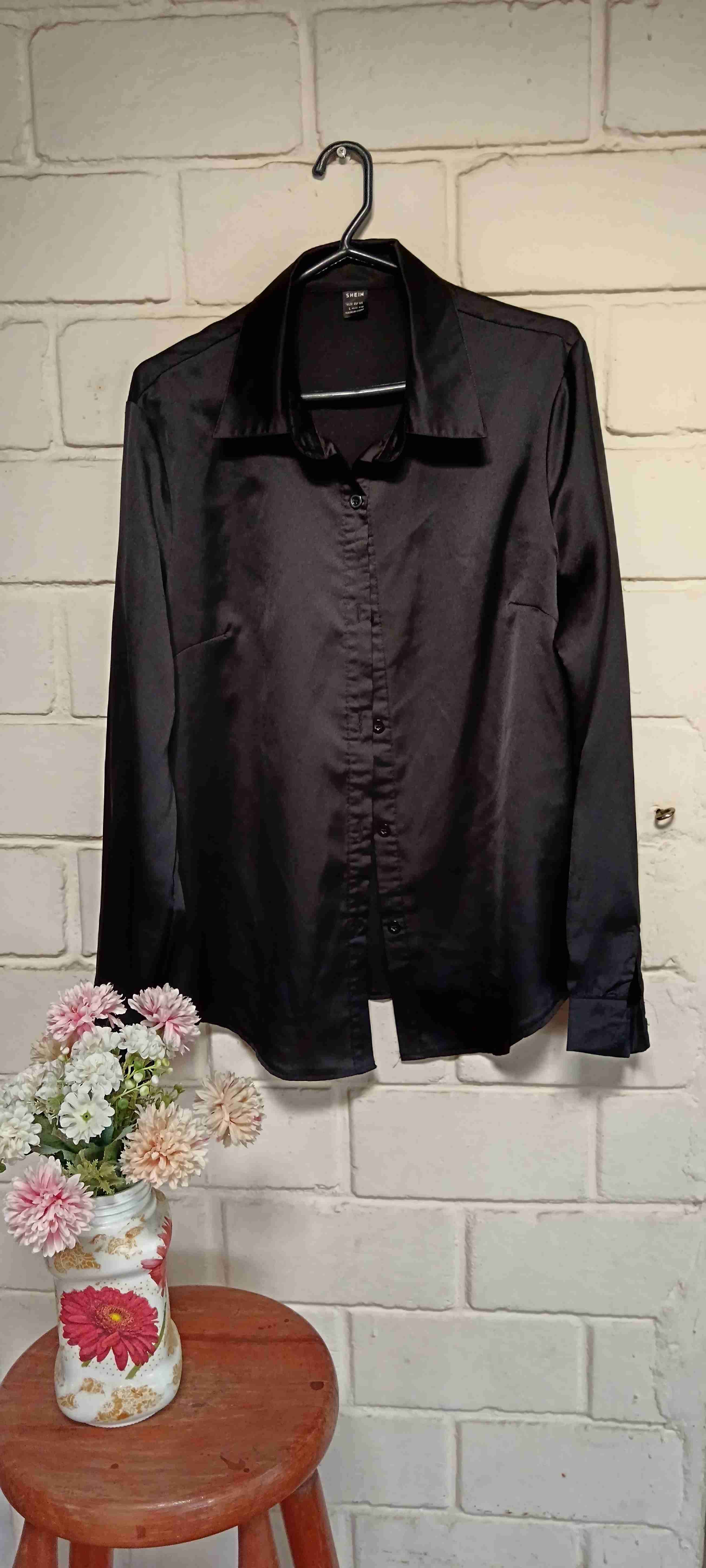 Camisa negra de mujer - miniatura 2