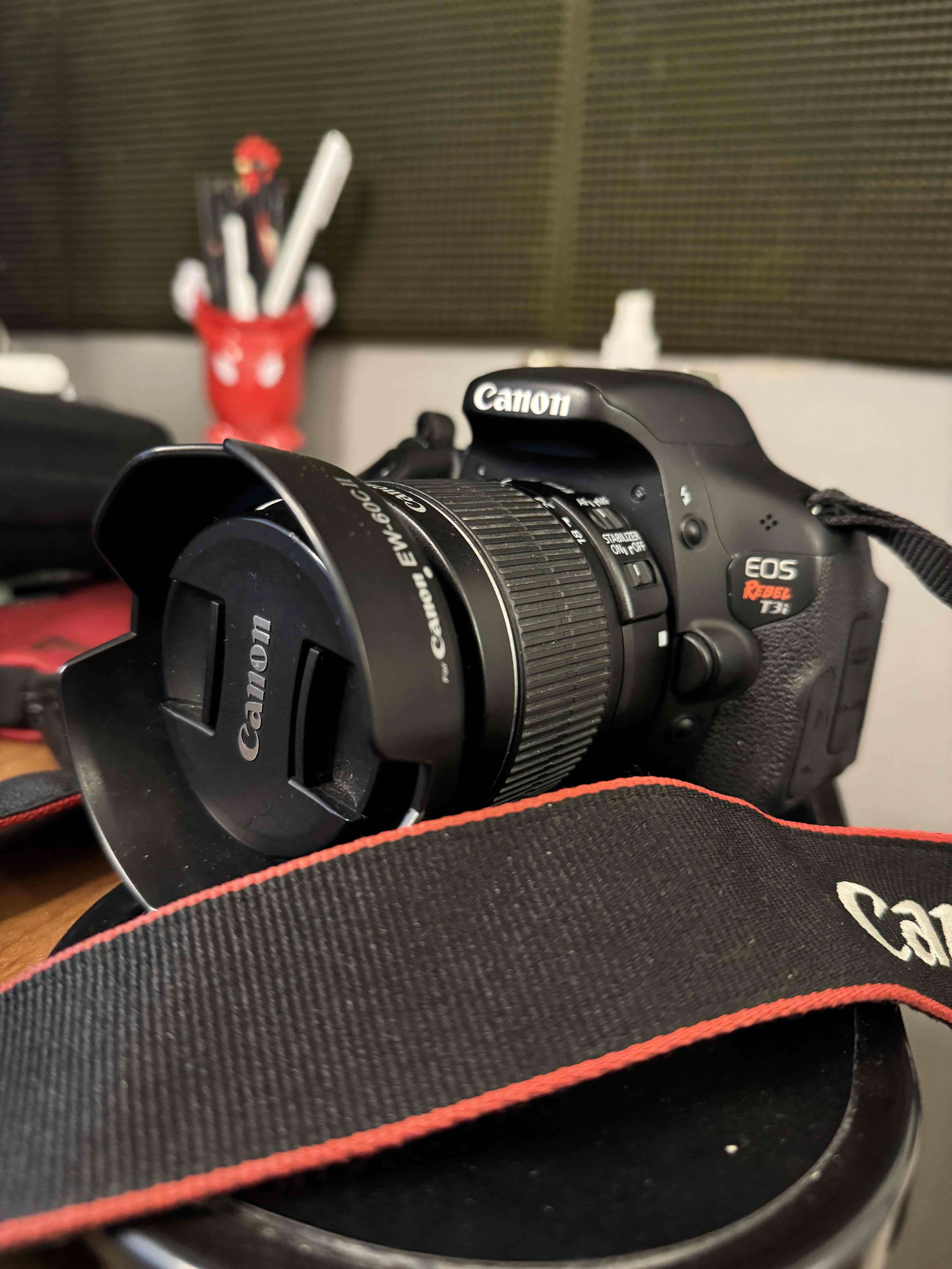 Cámara Canon EOS Rebel T3i - miniatura 1