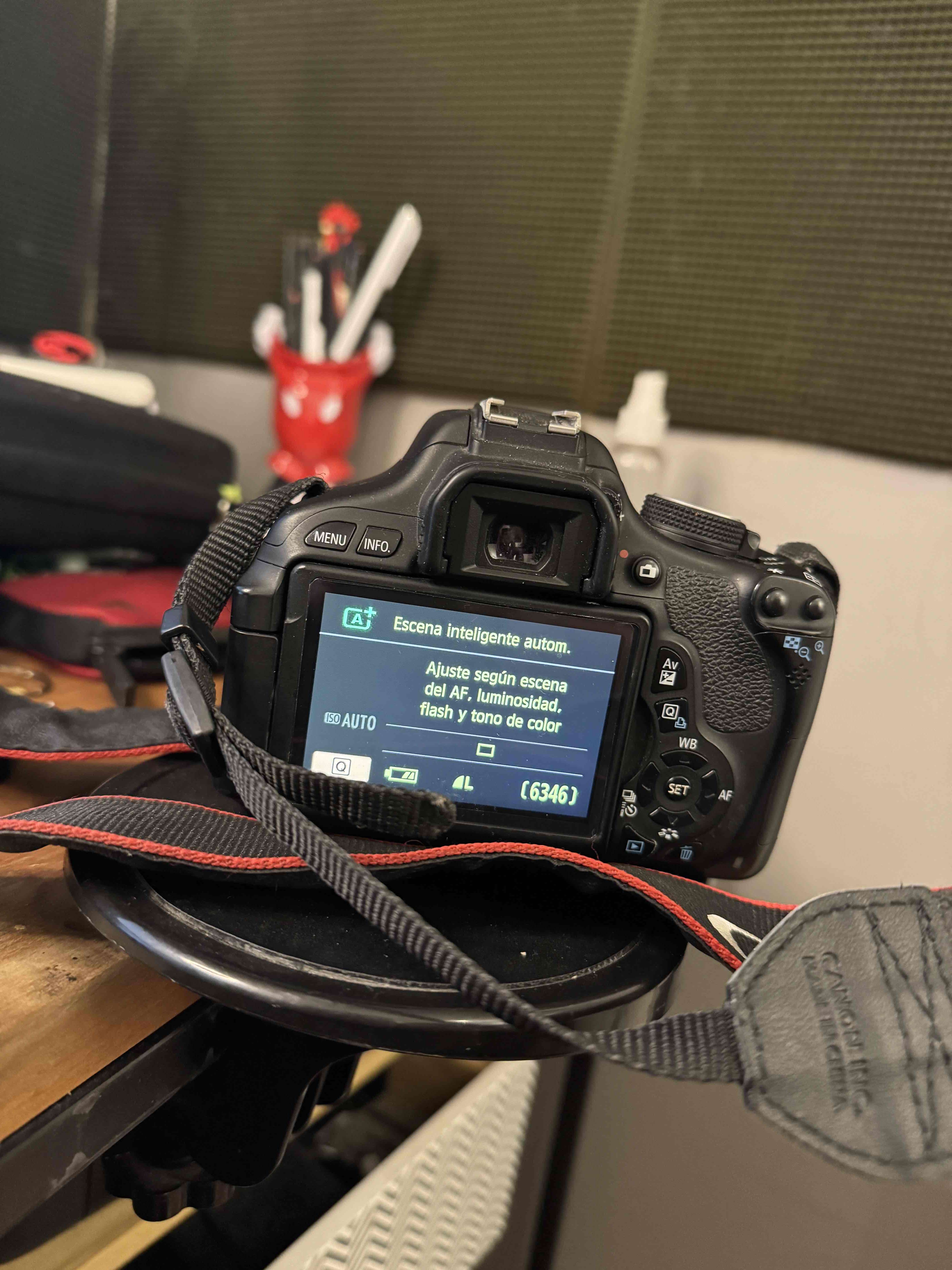 Cámara Canon EOS Rebel T3i - miniatura 2