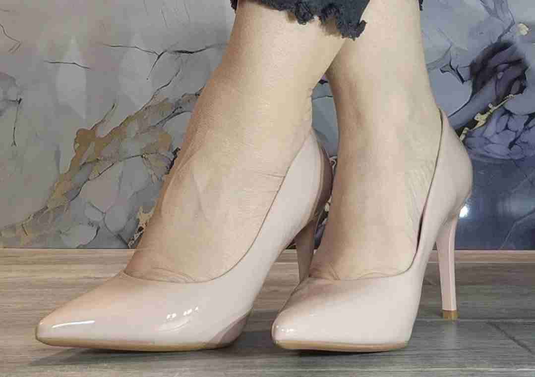 Tacones altos beige elegantes - miniatura 2