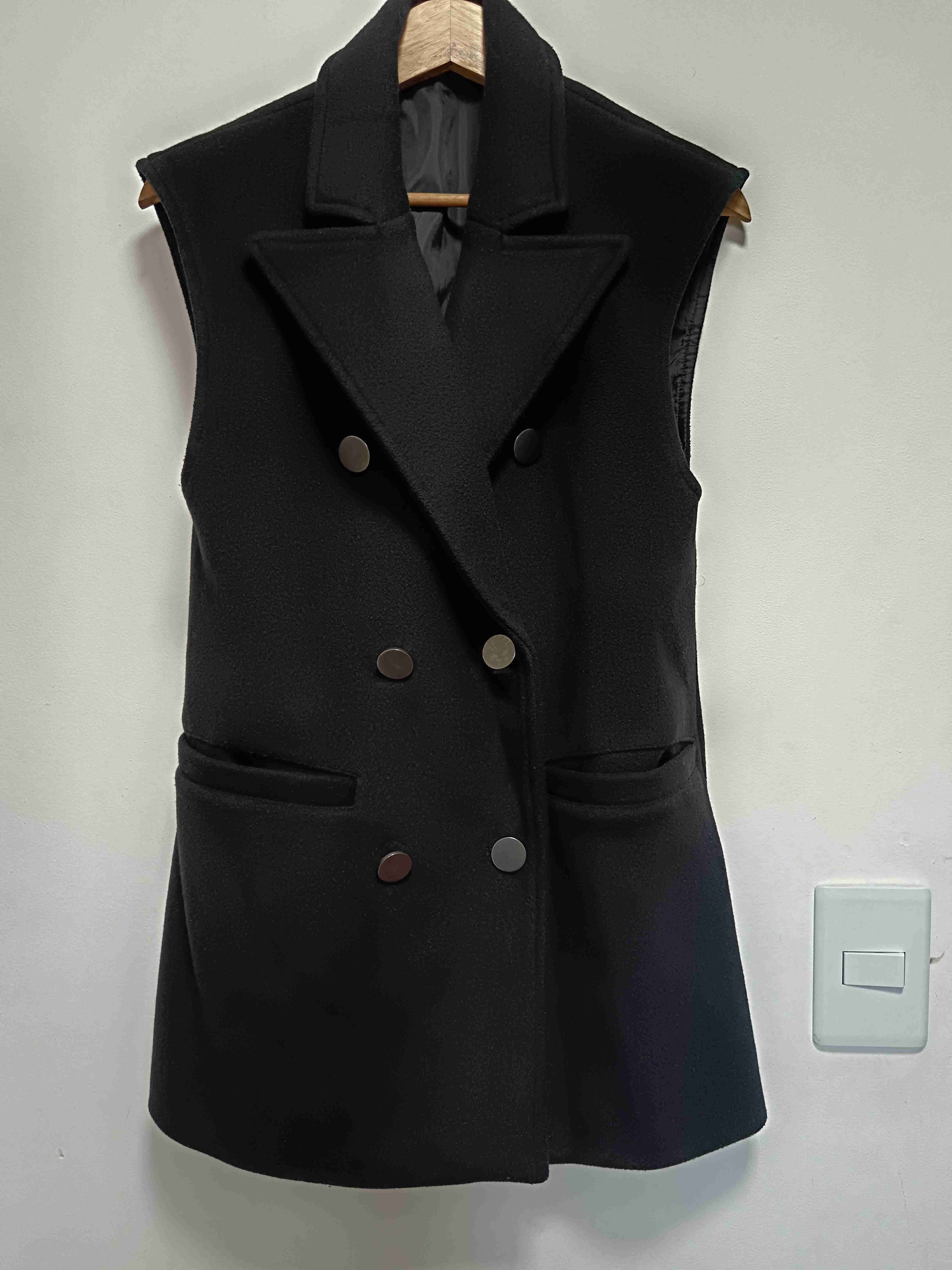 Abrigo negro sin mangas Americanino - 1