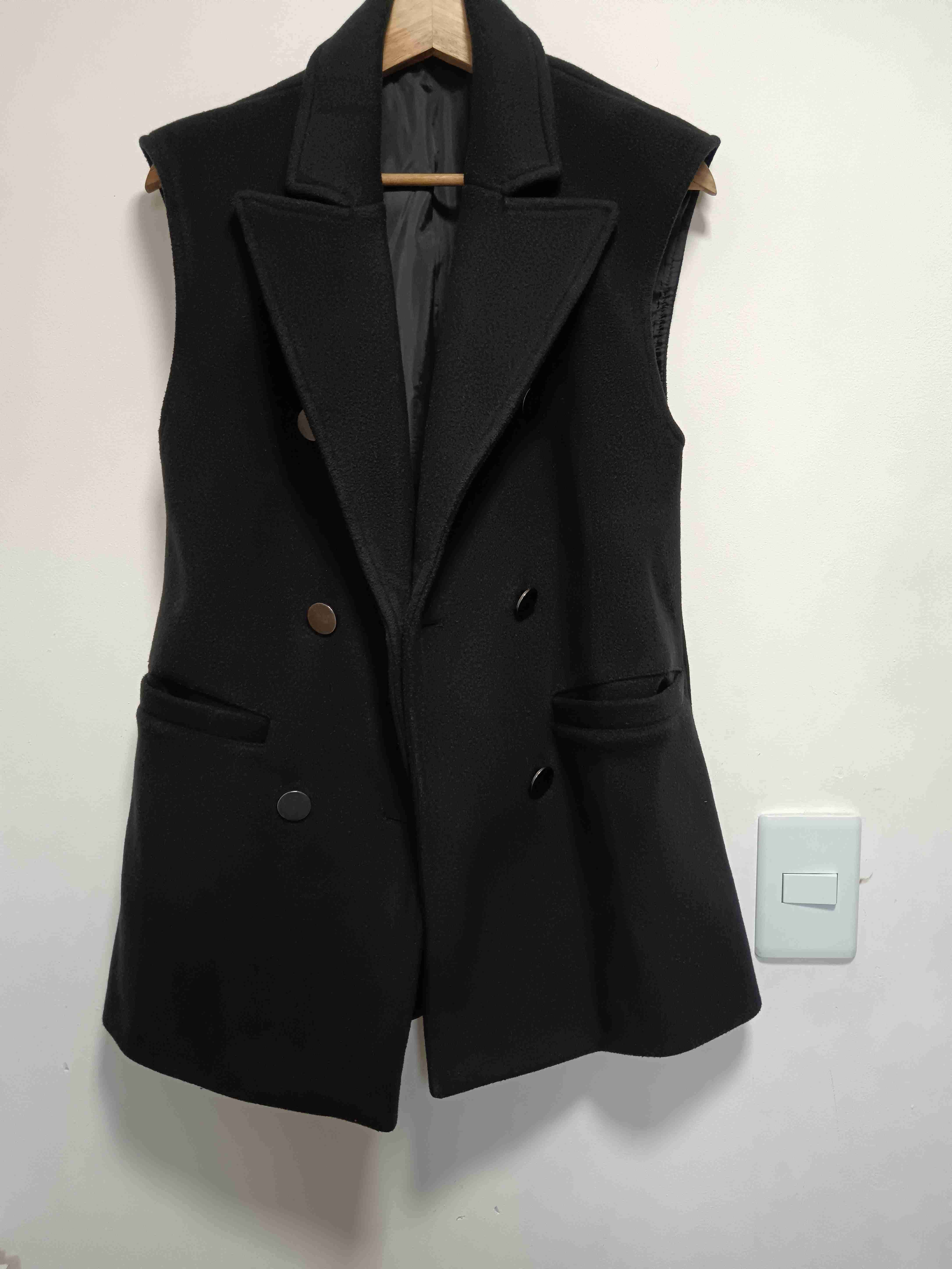 Abrigo negro sin mangas Americanino - 2