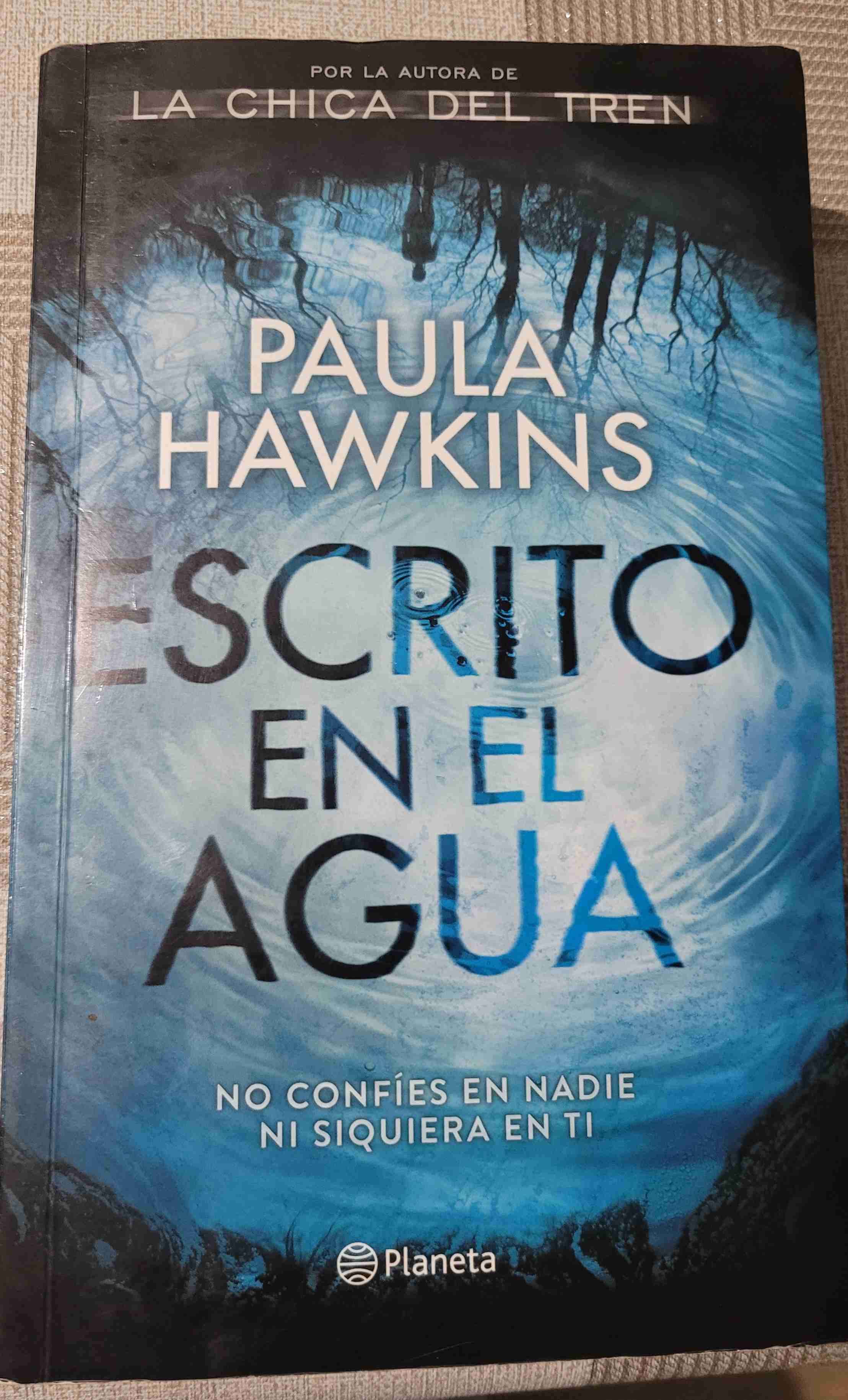 Libro 'Escrito en el Agua' Paula Hawkins