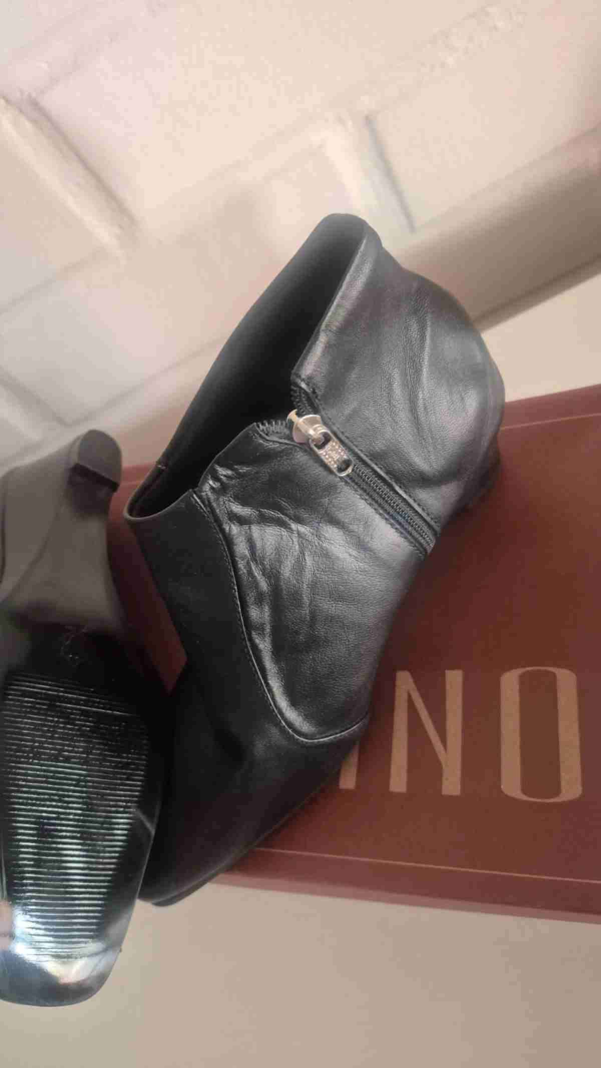 Botines negros de cuero - miniatura 1