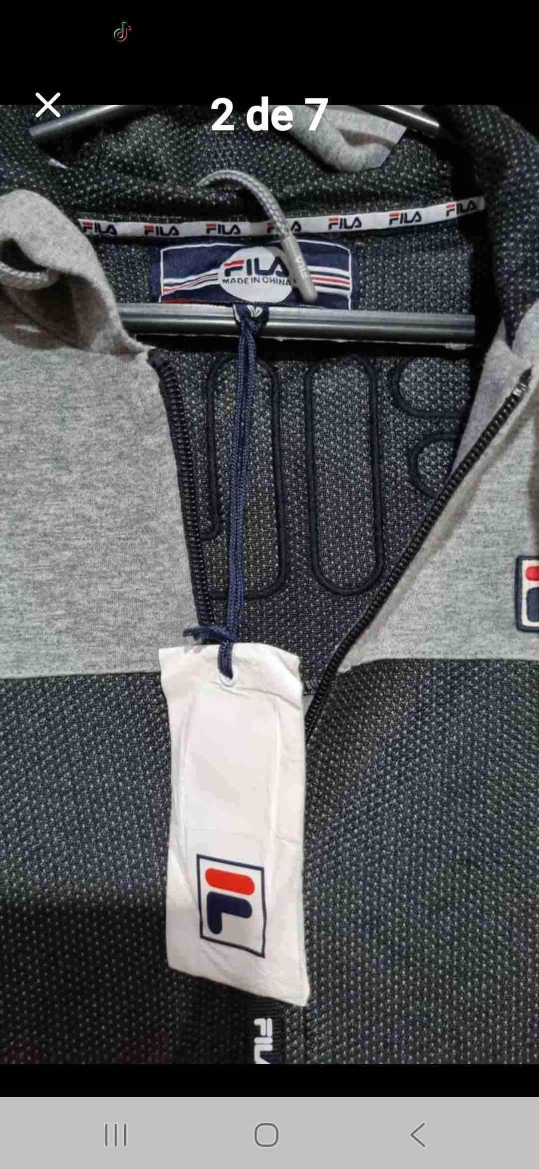 Polerón gris y negro con capucha - 3