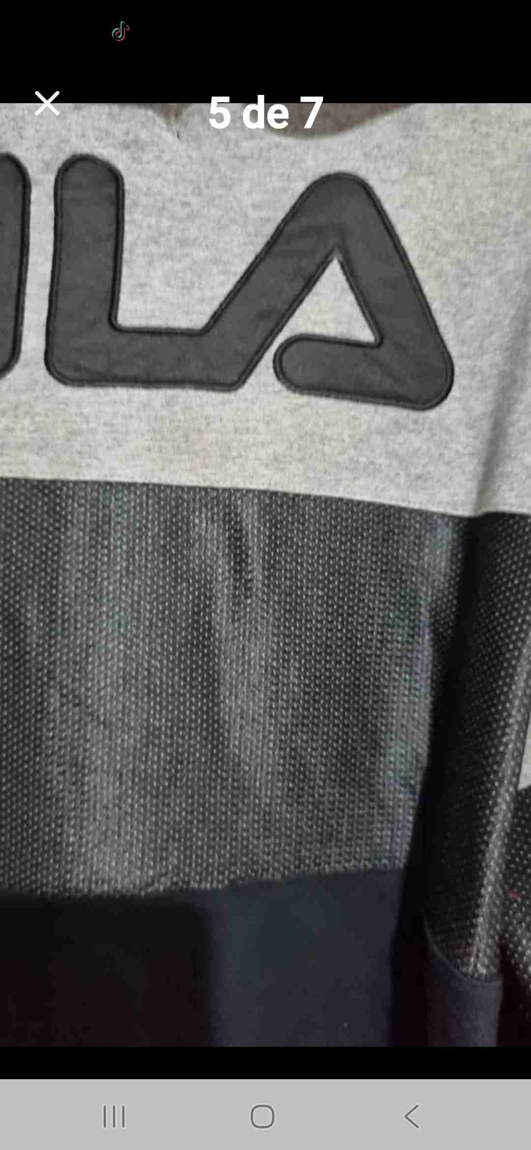 Polerón gris y negro con capucha - 5