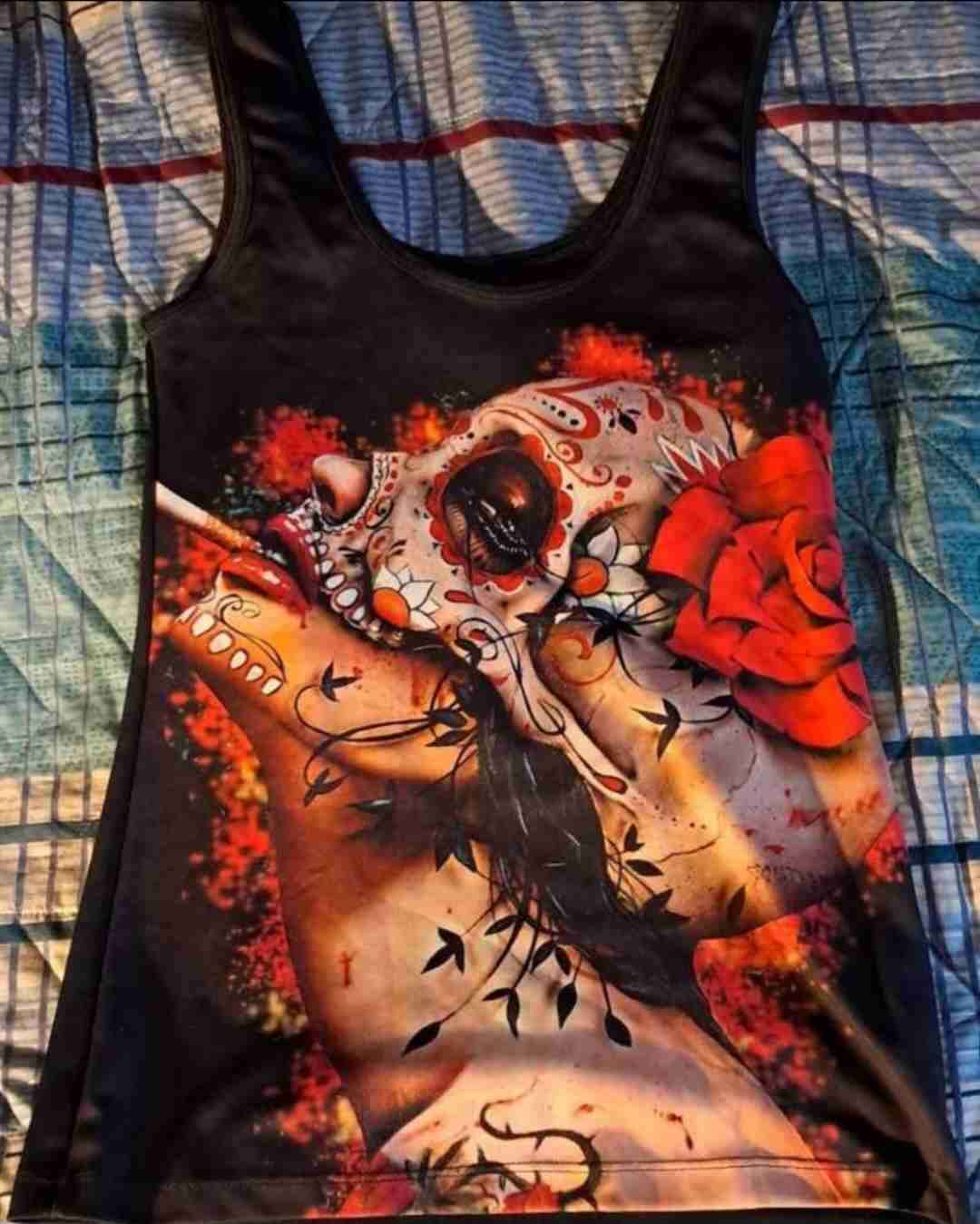 Polera sin mangas con diseño calavera