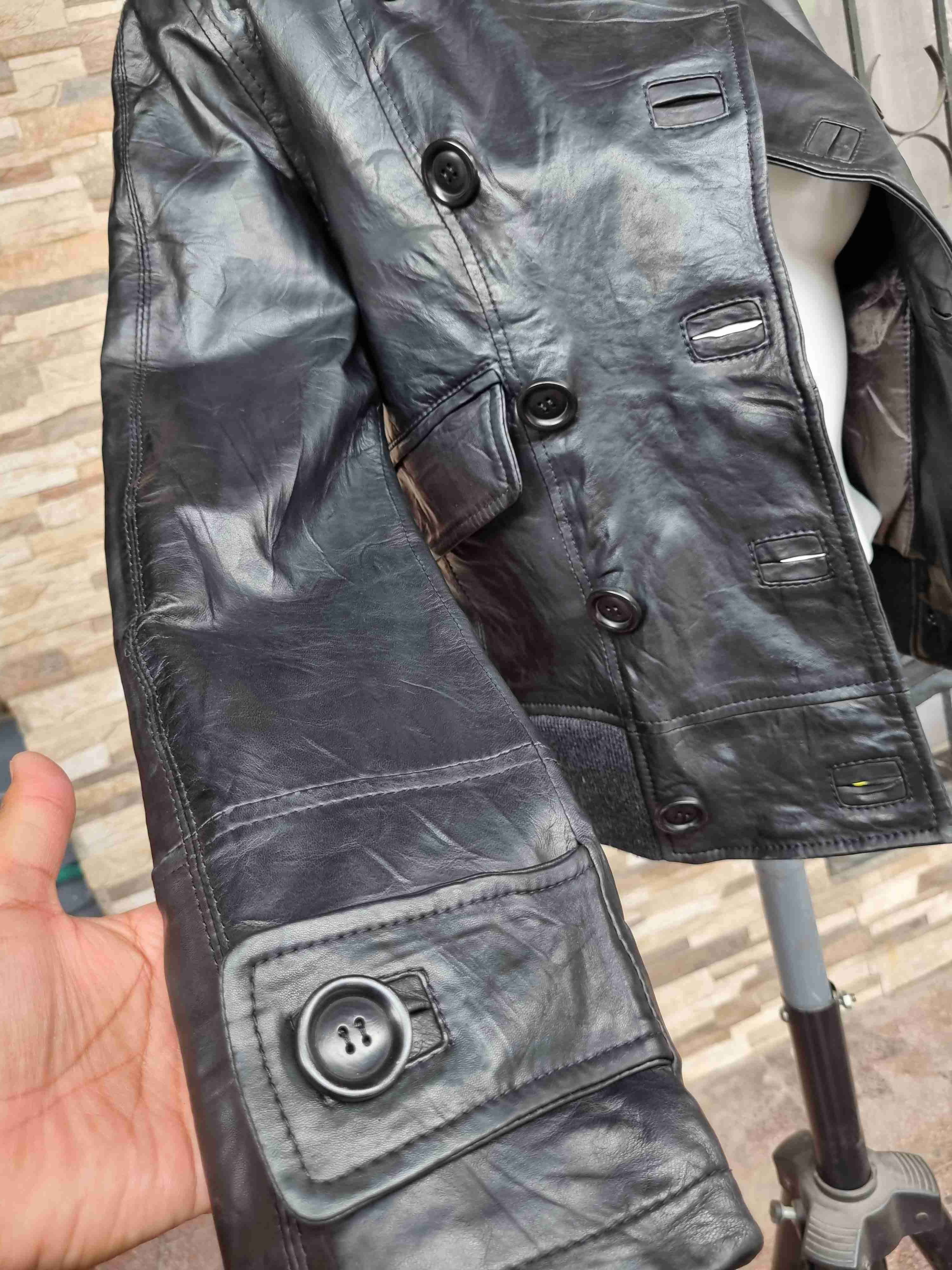 Chaqueta de cuero negra - miniatura 2